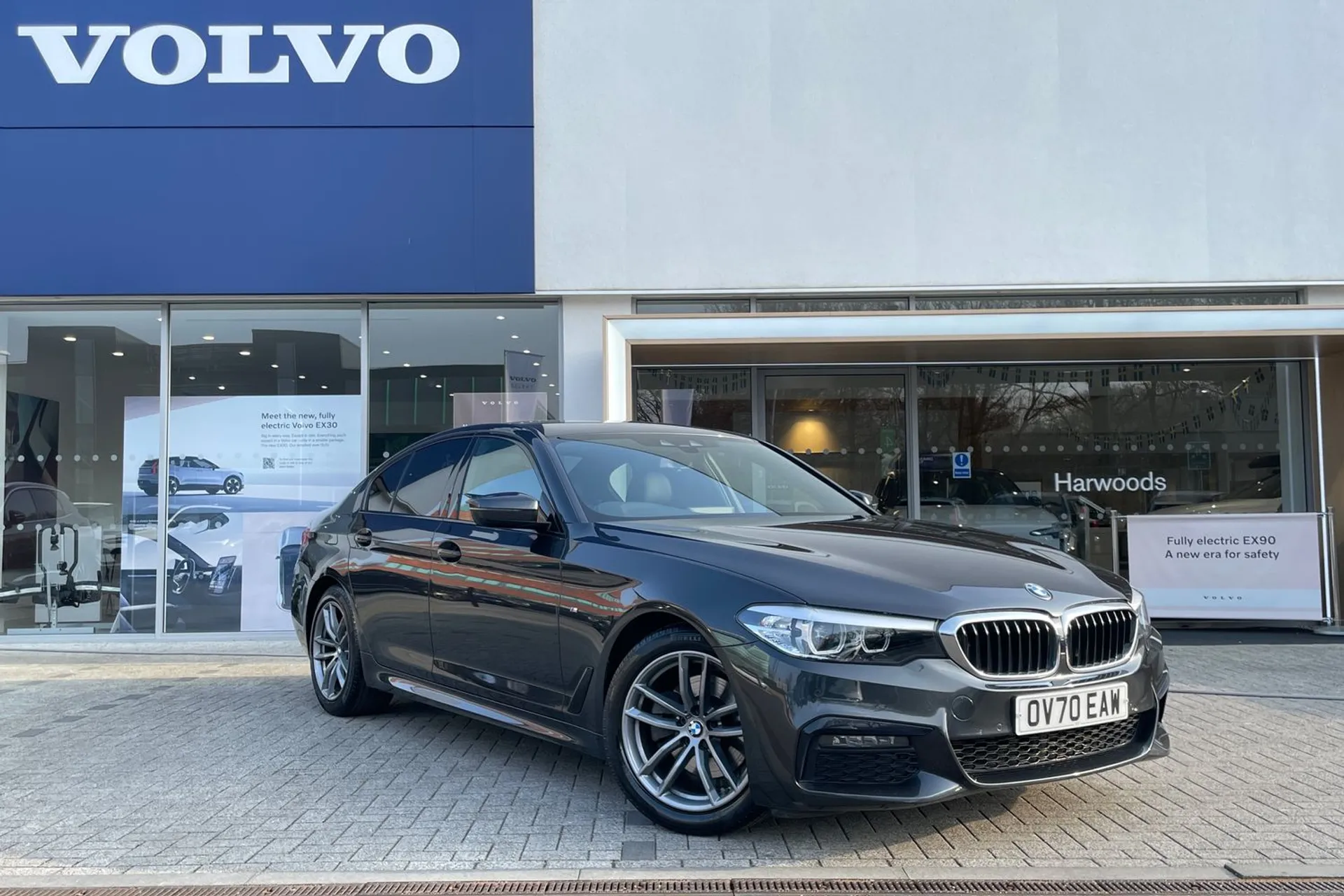 BMW 5 SERIES focused image