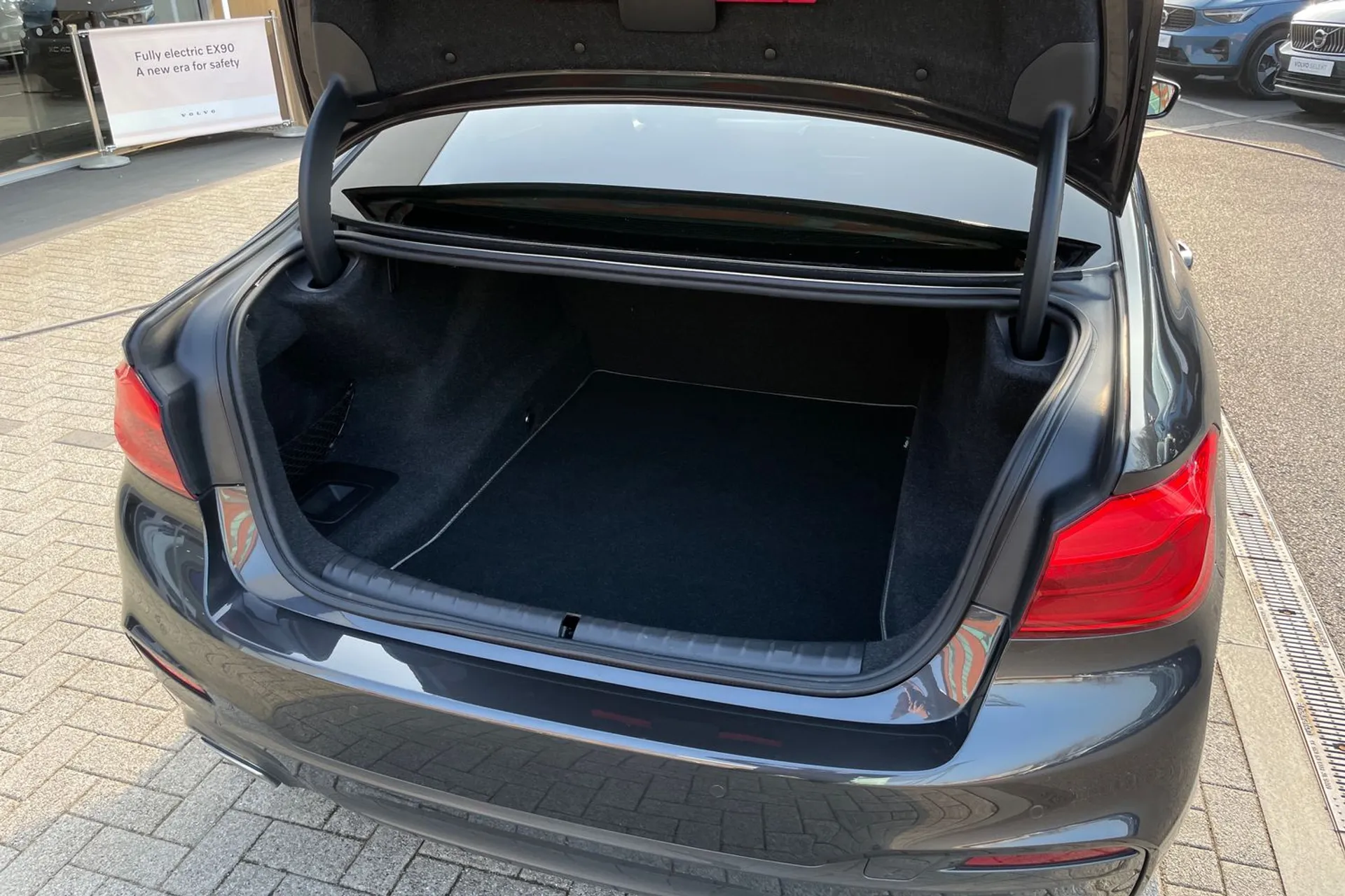 BMW 5 SERIES thumbnail image number 21