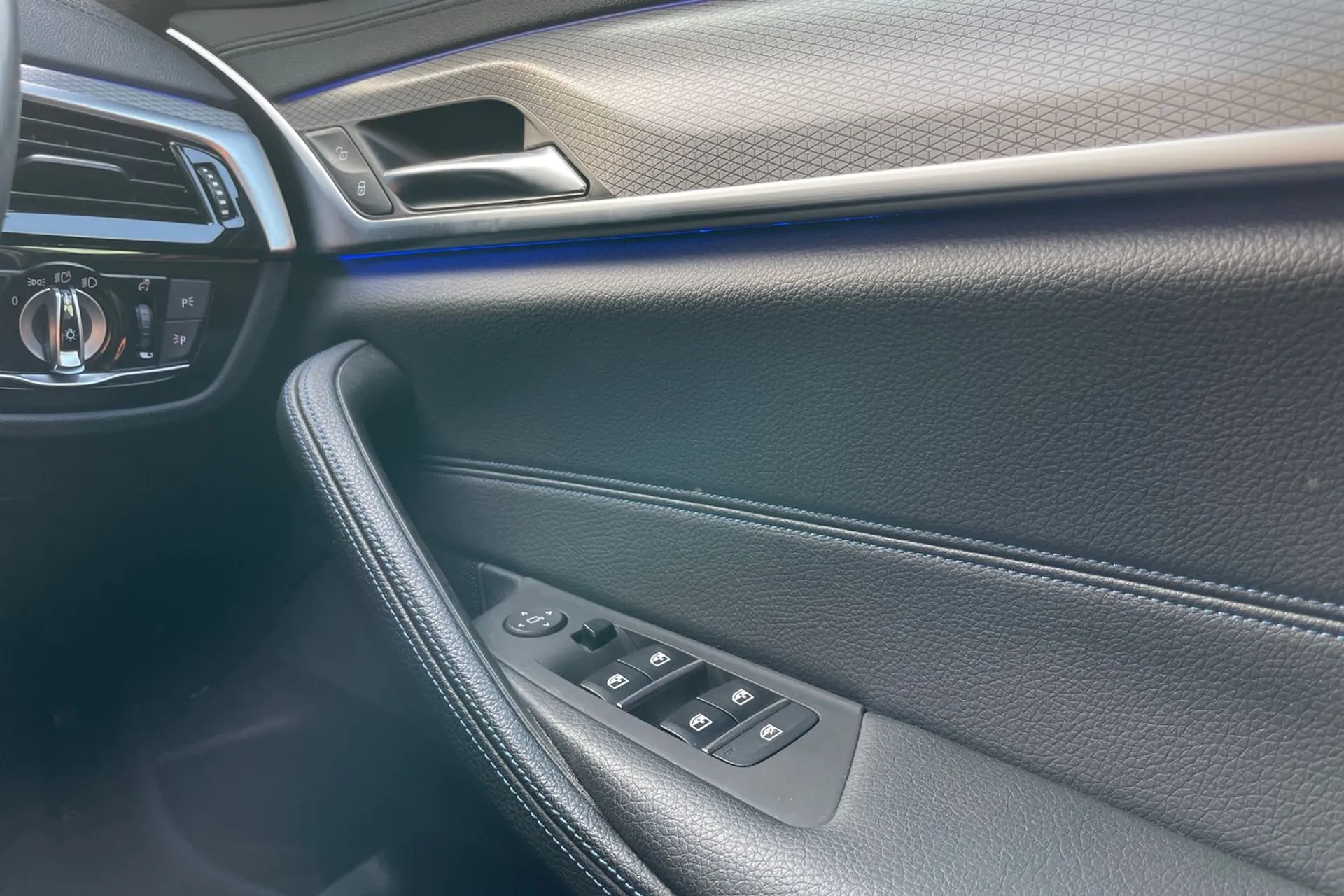 BMW 5 SERIES thumbnail image number 39