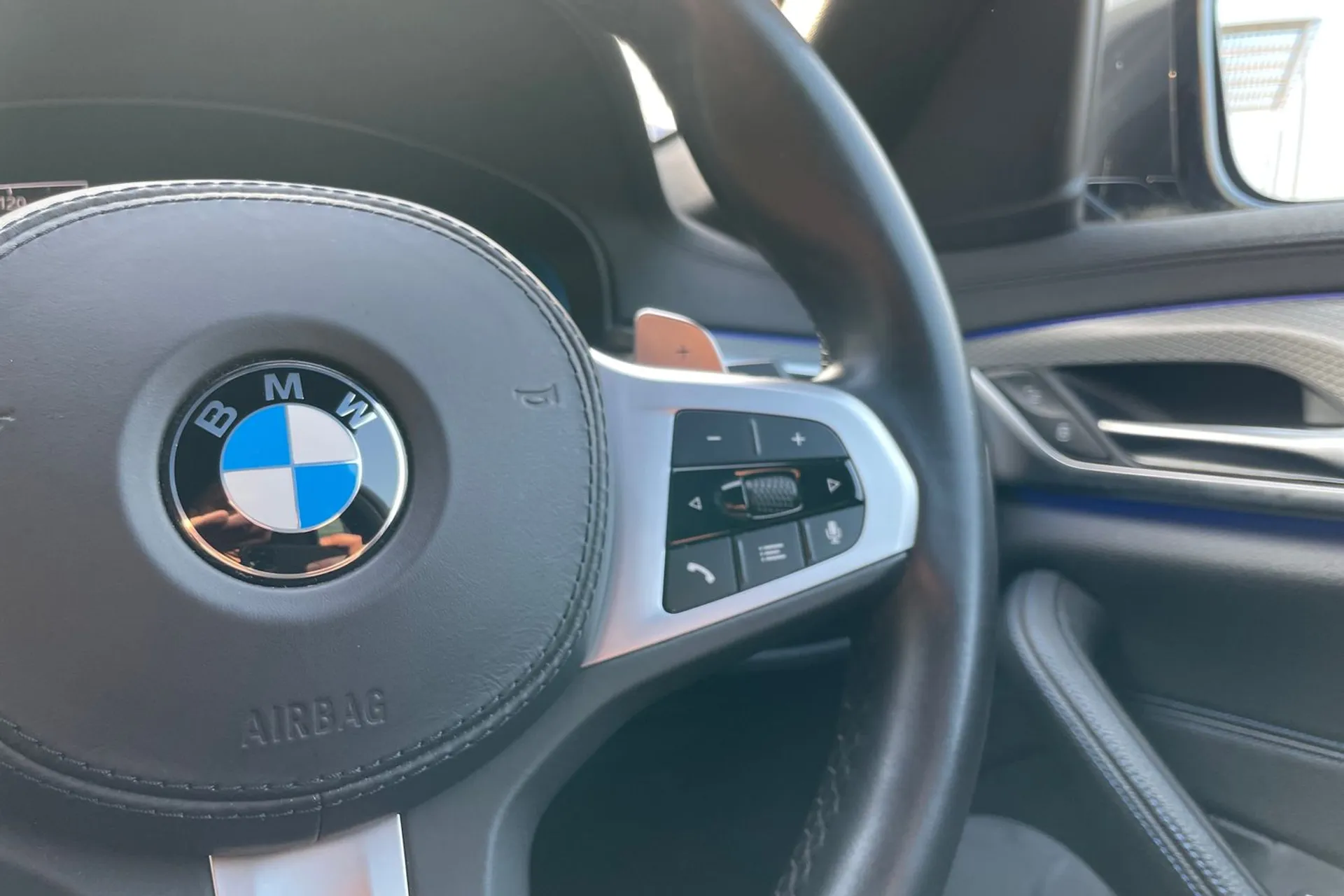 BMW 5 SERIES thumbnail image number 36