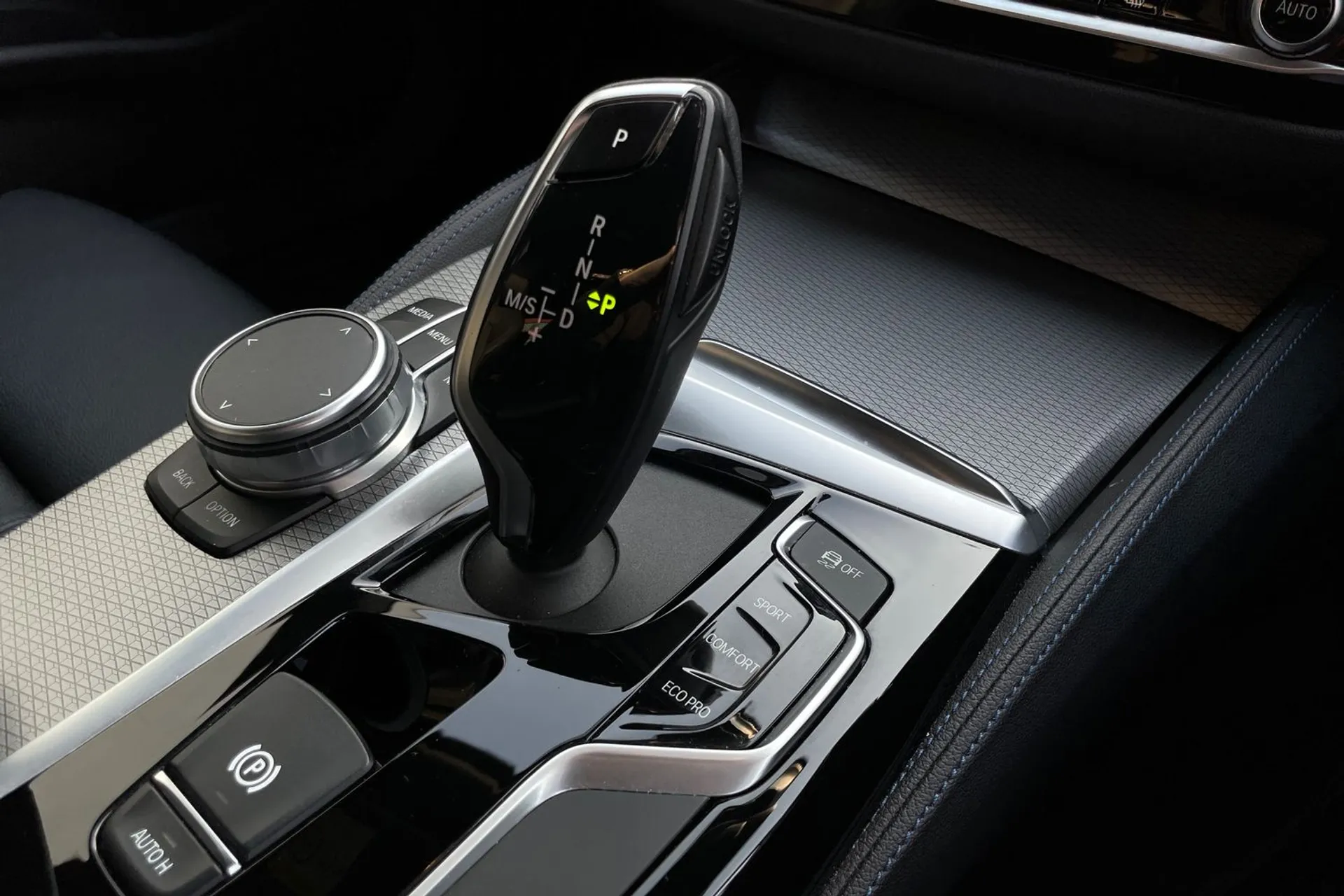BMW 5 SERIES thumbnail image number 45