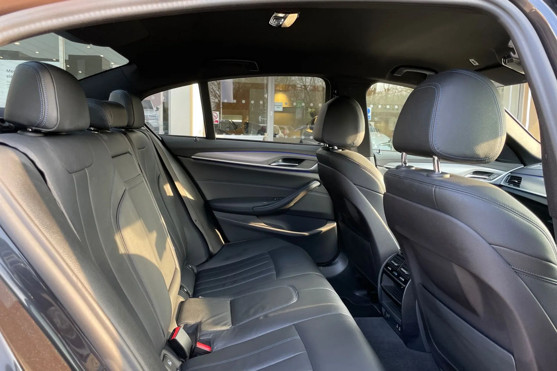BMW 5 SERIES thumbnail image number 22