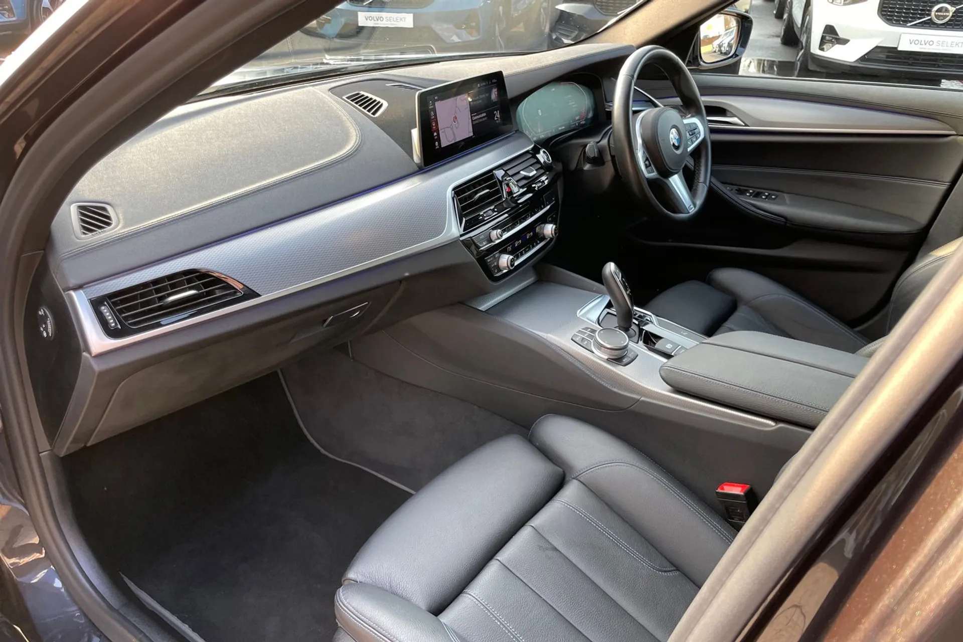 BMW 5 SERIES thumbnail image number 26