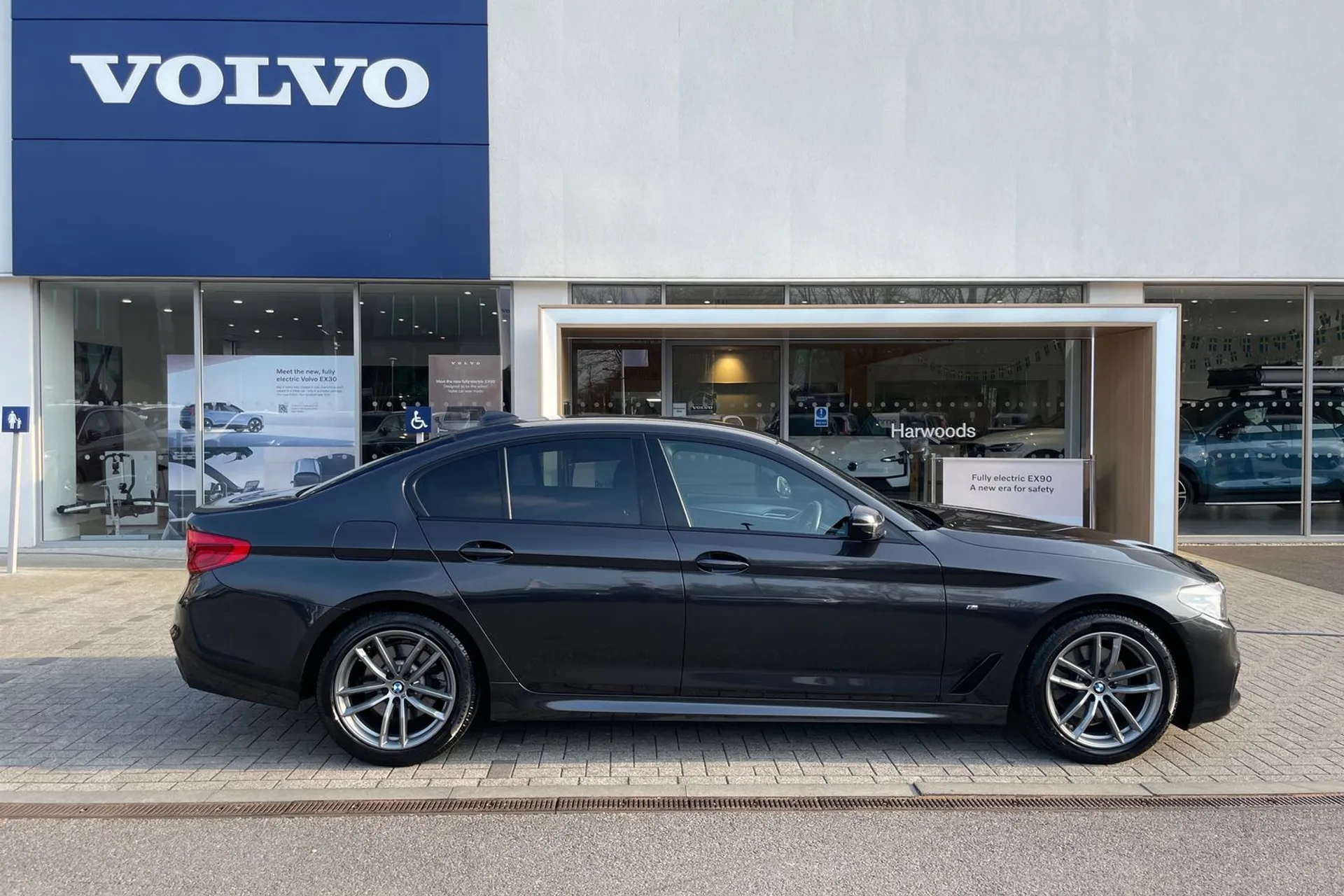 BMW 5 SERIES thumbnail image number 2