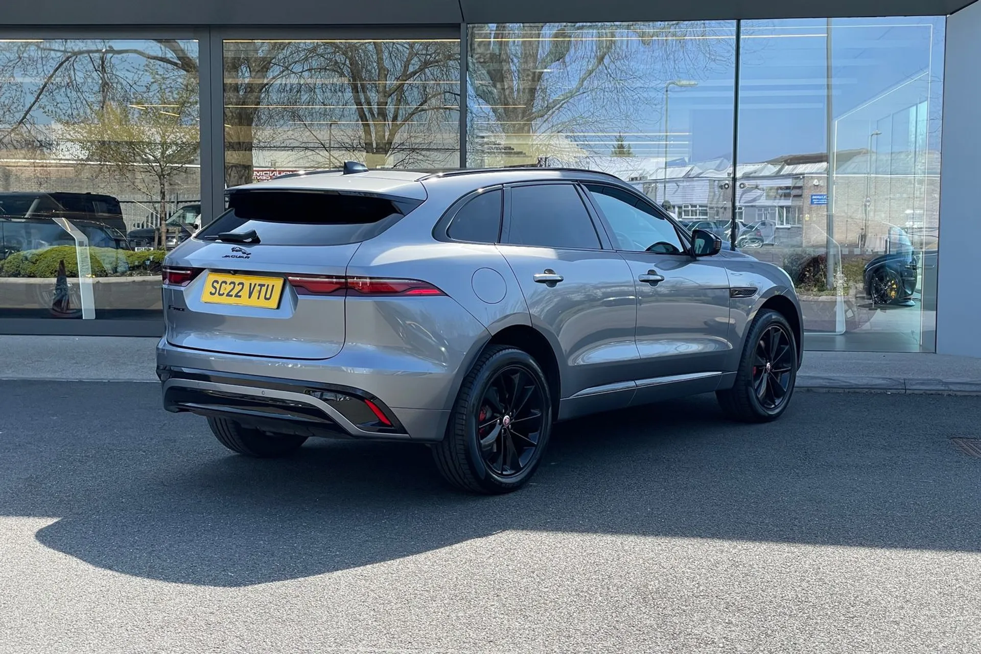 Jaguar F-PACE thumbnail image number 7