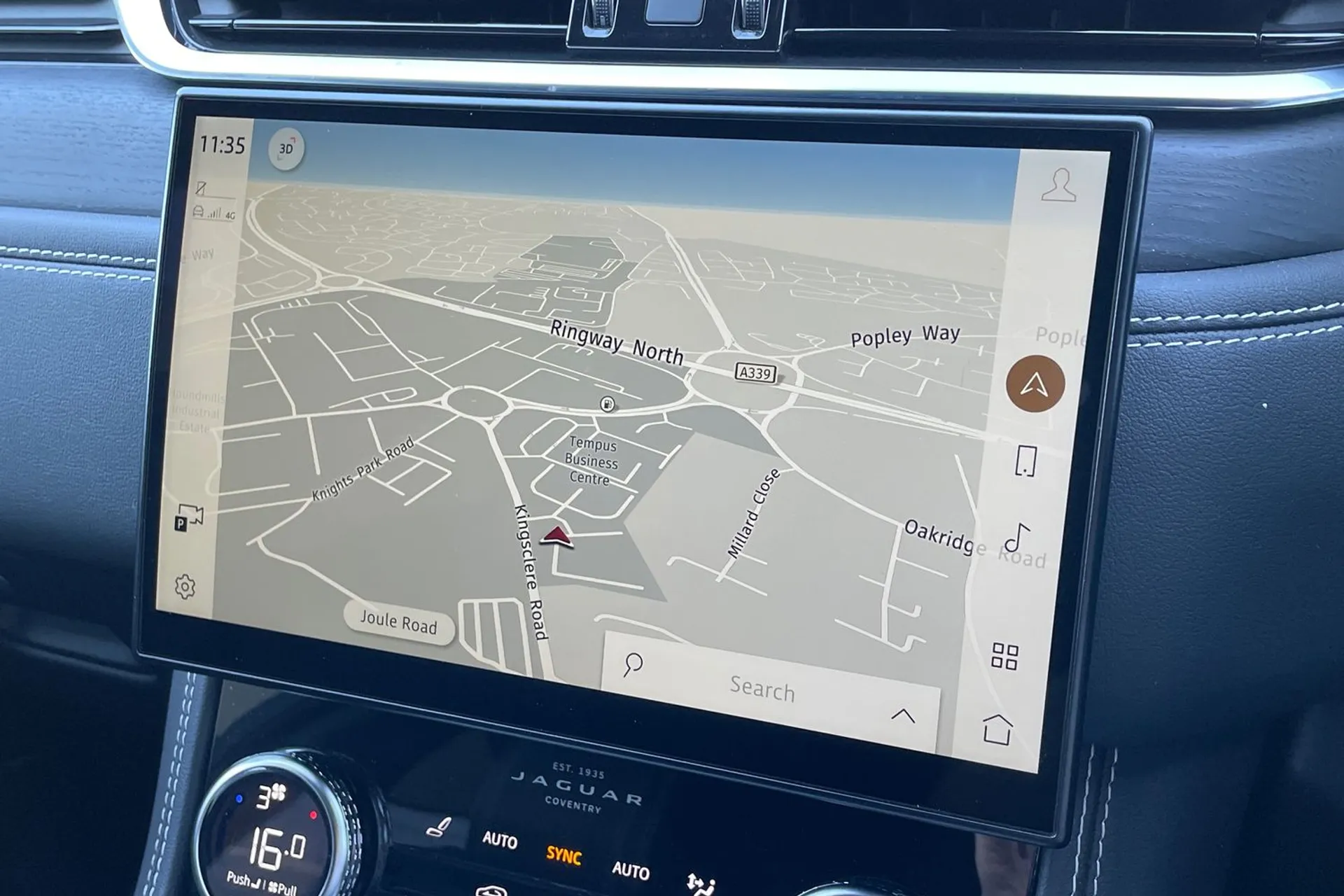 Jaguar F-PACE thumbnail image number 28