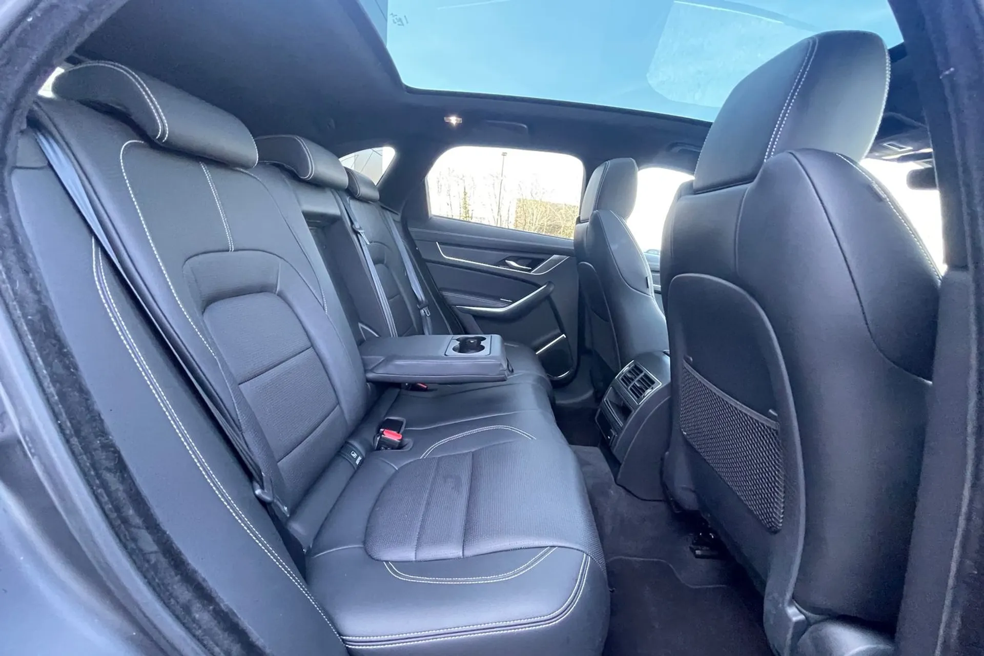 Jaguar F-PACE thumbnail image number 40