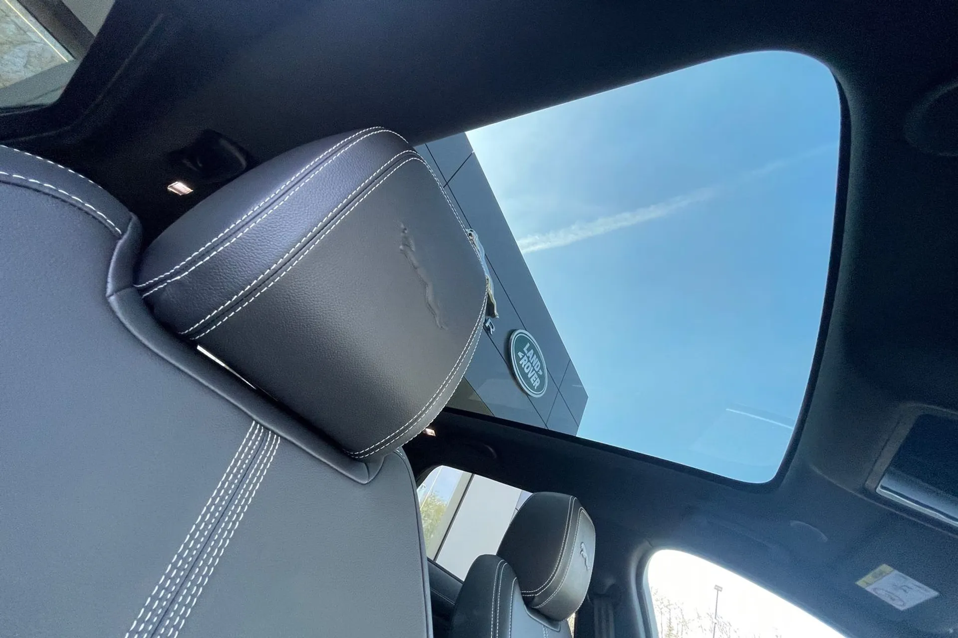Jaguar F-PACE thumbnail image number 34