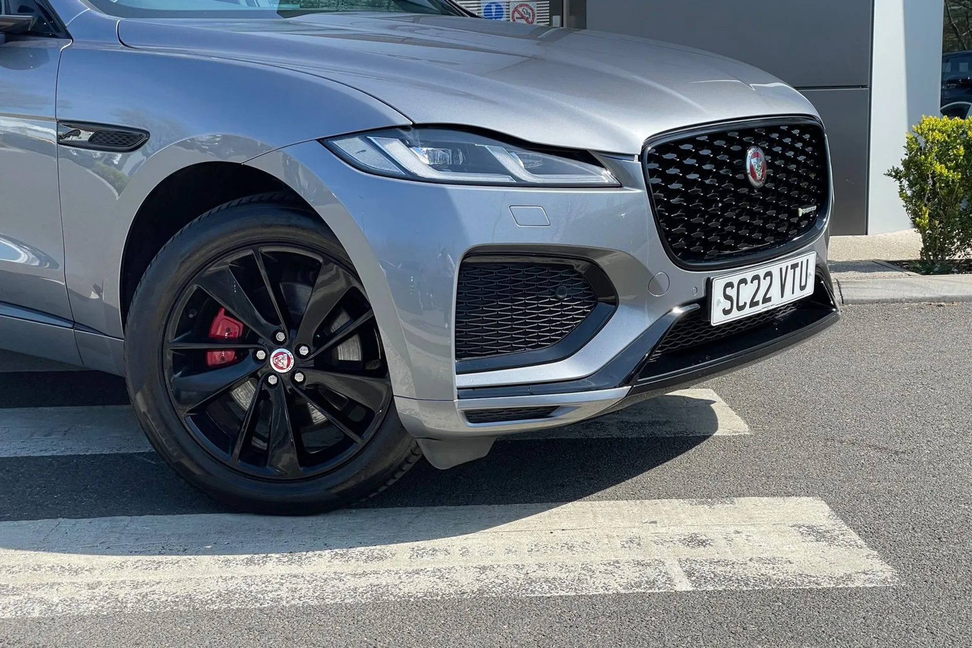Jaguar F-PACE thumbnail image number 29