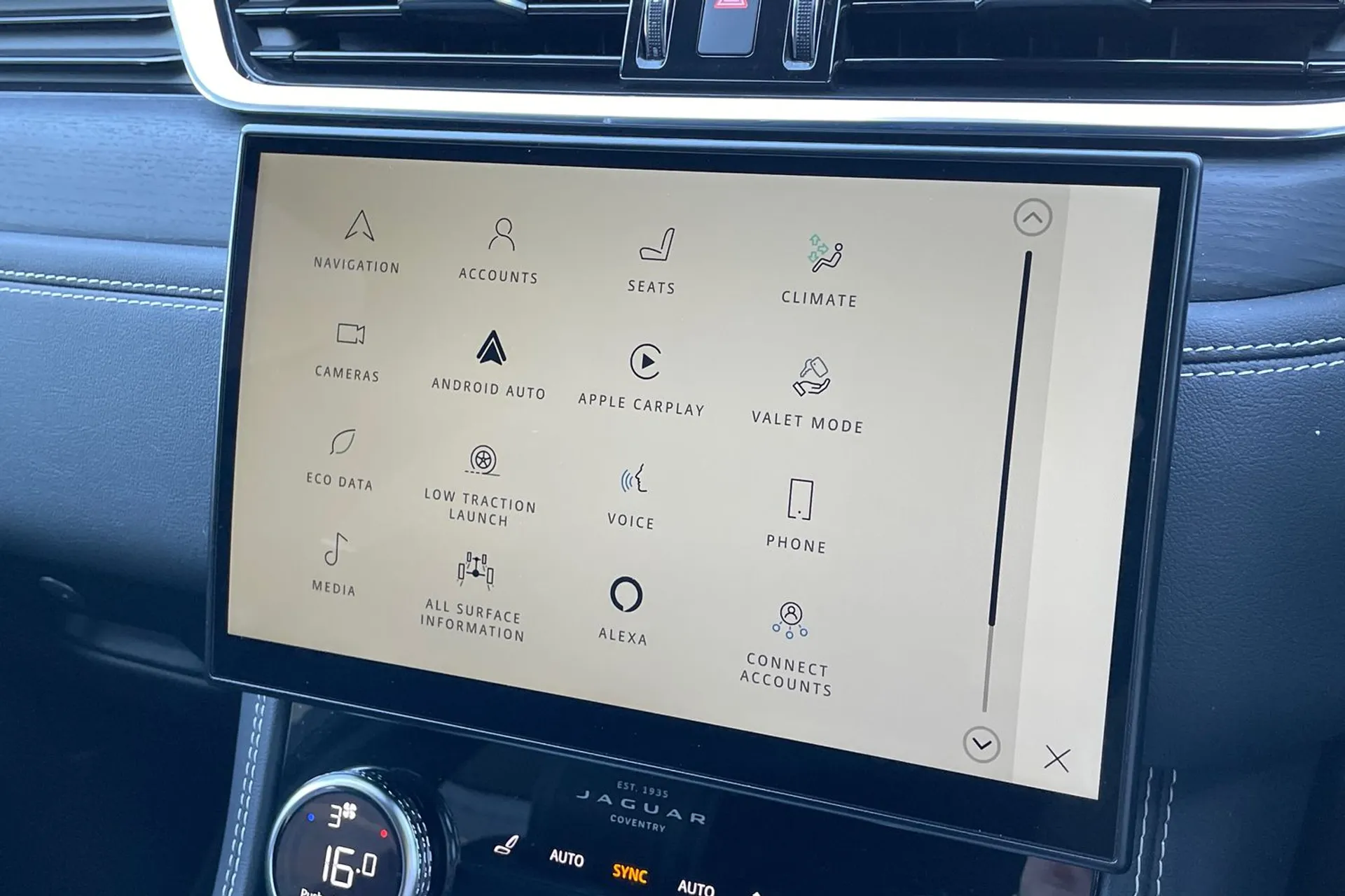 Jaguar F-PACE thumbnail image number 45