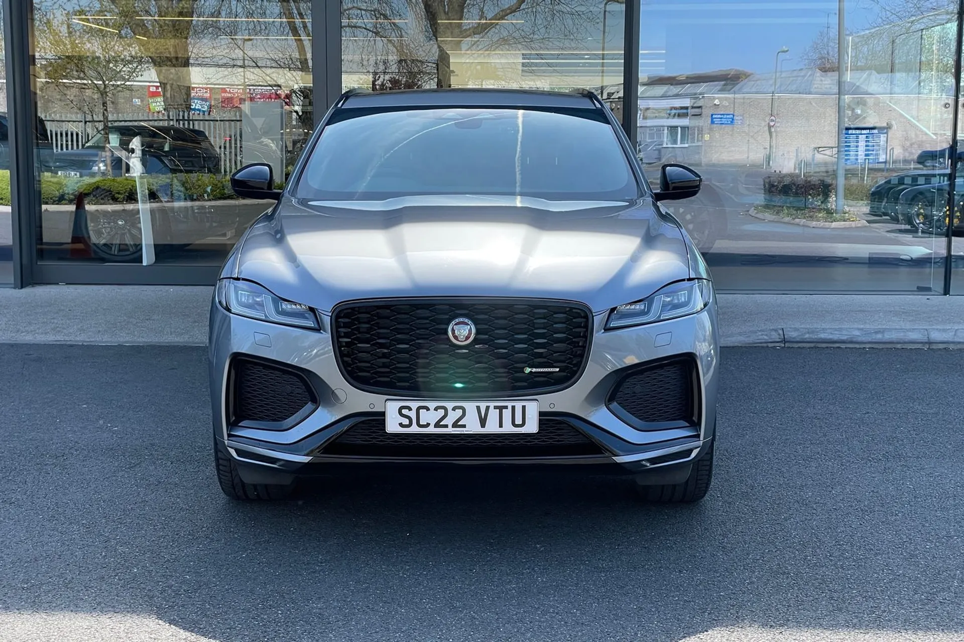 Jaguar F-PACE thumbnail image number 6