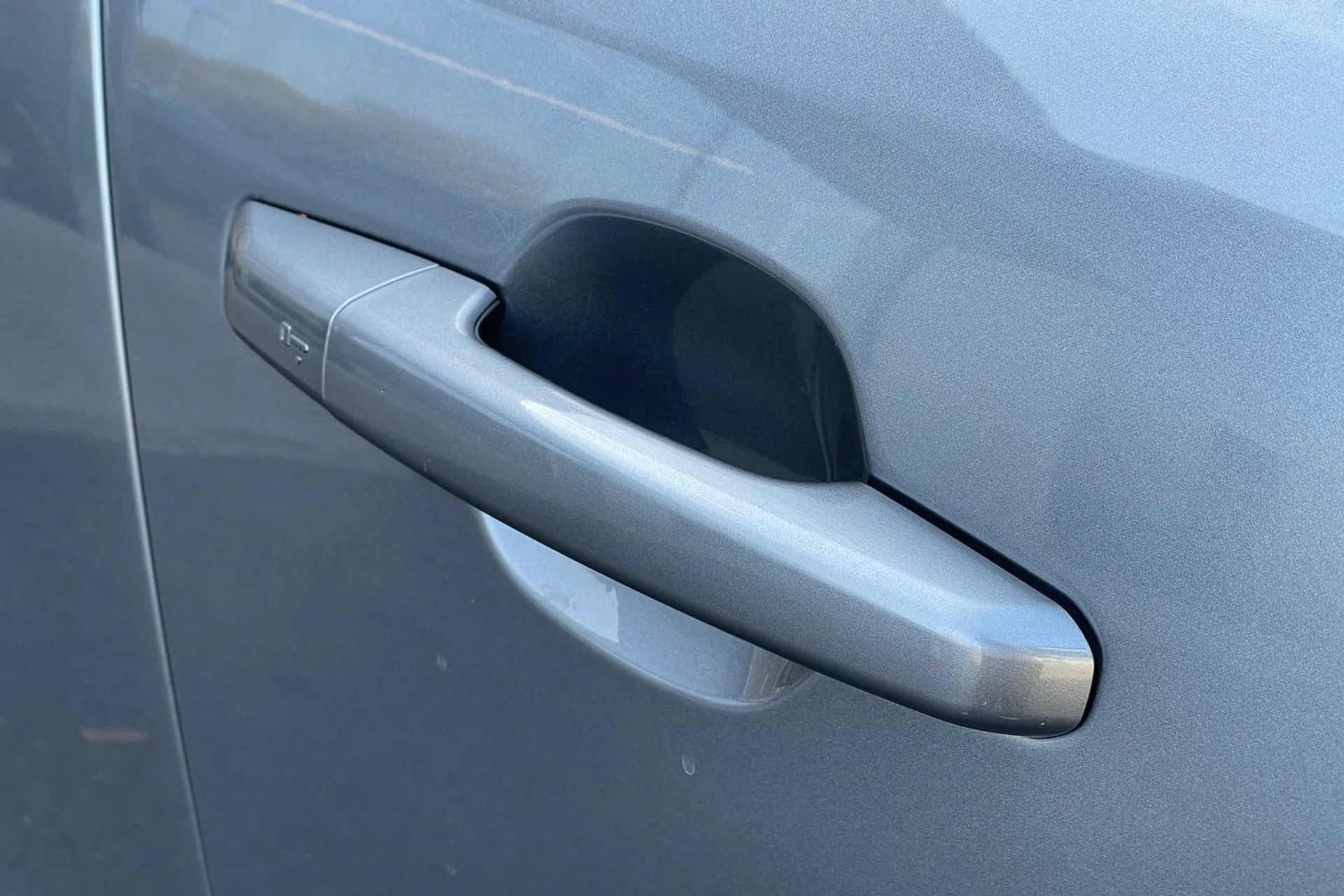 Jaguar F-PACE thumbnail image number 36