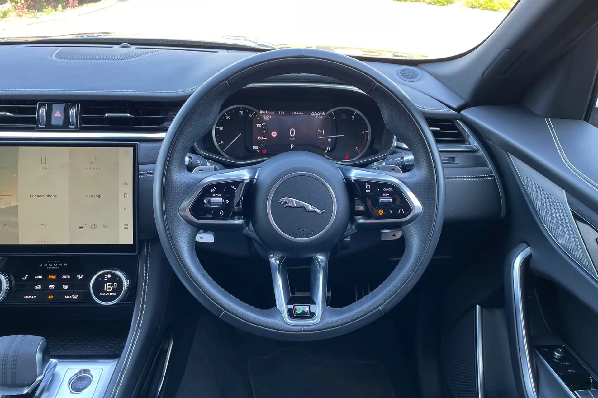 Jaguar F-PACE thumbnail image number 12