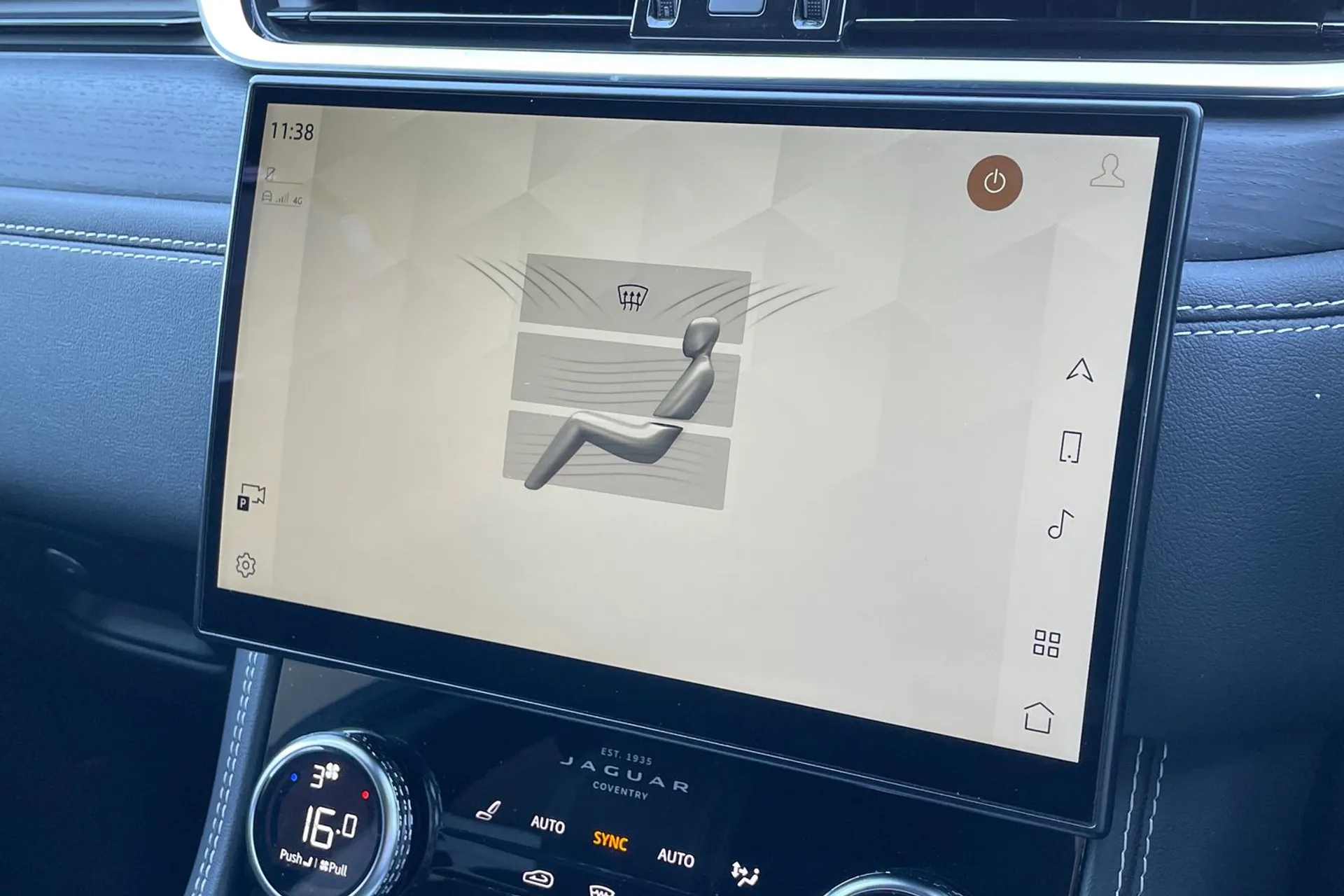 Jaguar F-PACE thumbnail image number 18