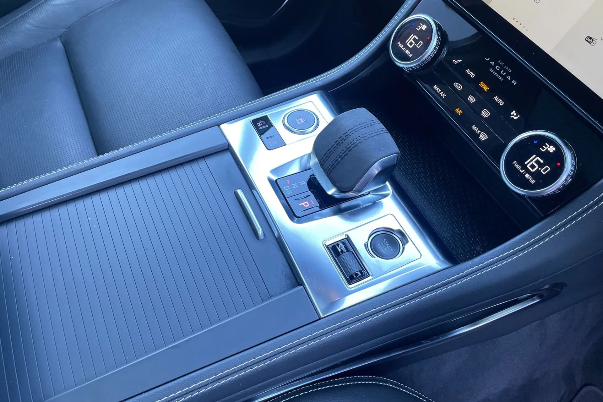 Jaguar F-PACE thumbnail image number 19