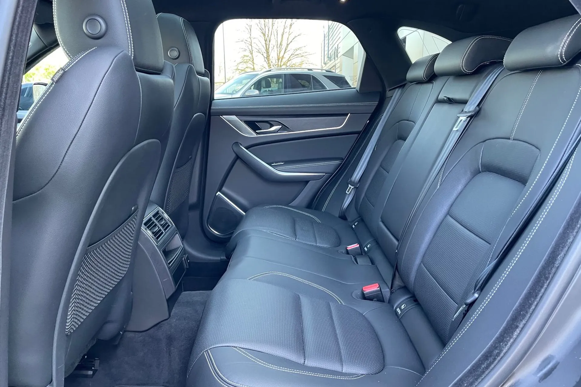 Jaguar F-PACE thumbnail image number 49