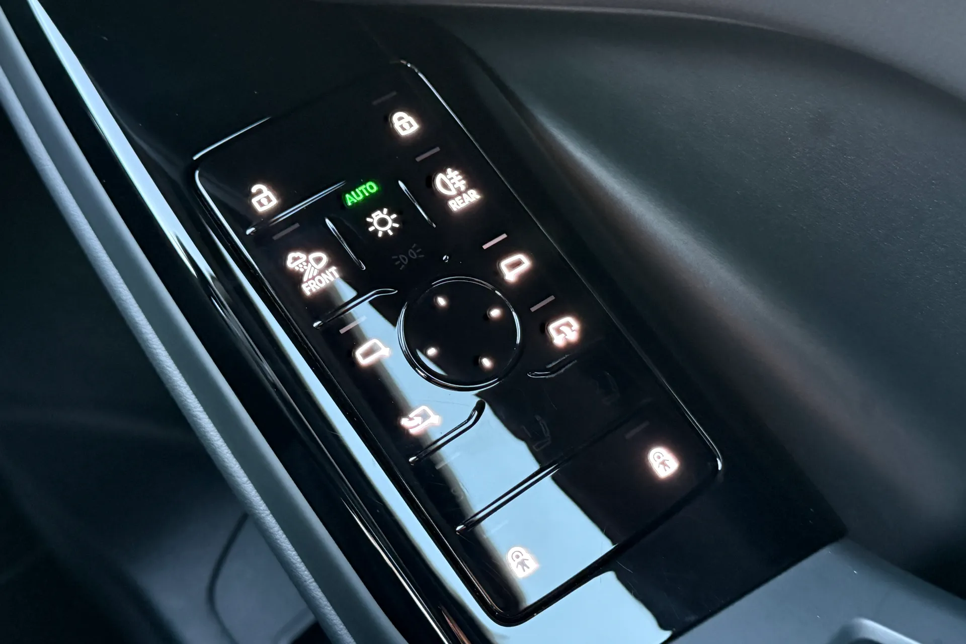 Audi Q6 thumbnail image number 19