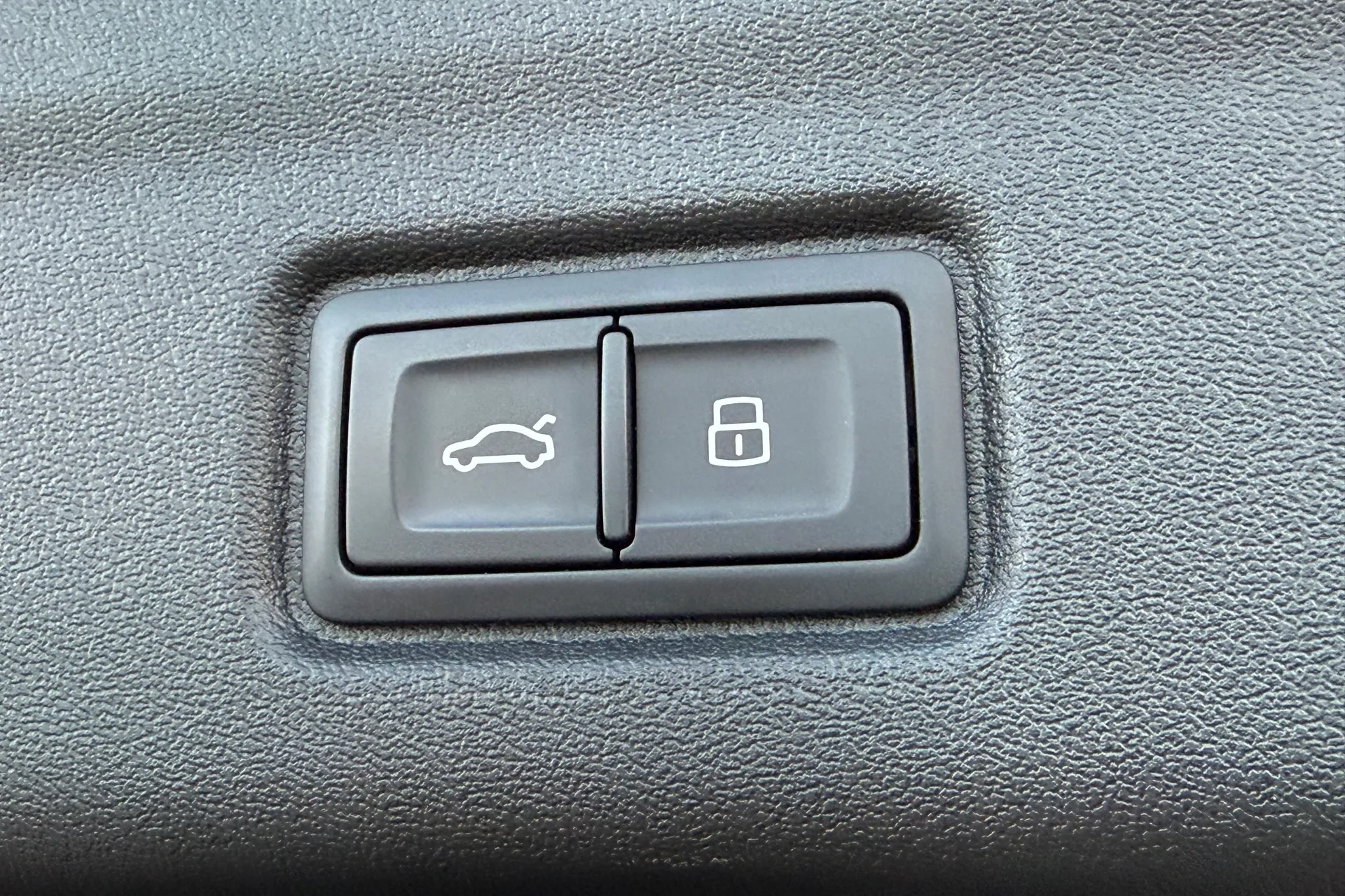 Audi Q6 thumbnail image number 33