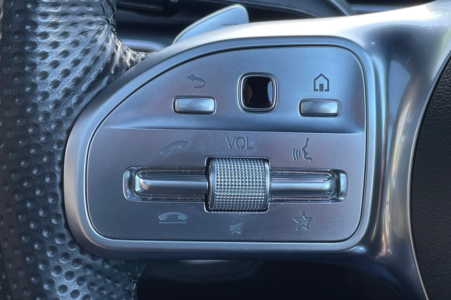 MERCEDES-BENZ GLE thumbnail image number 38