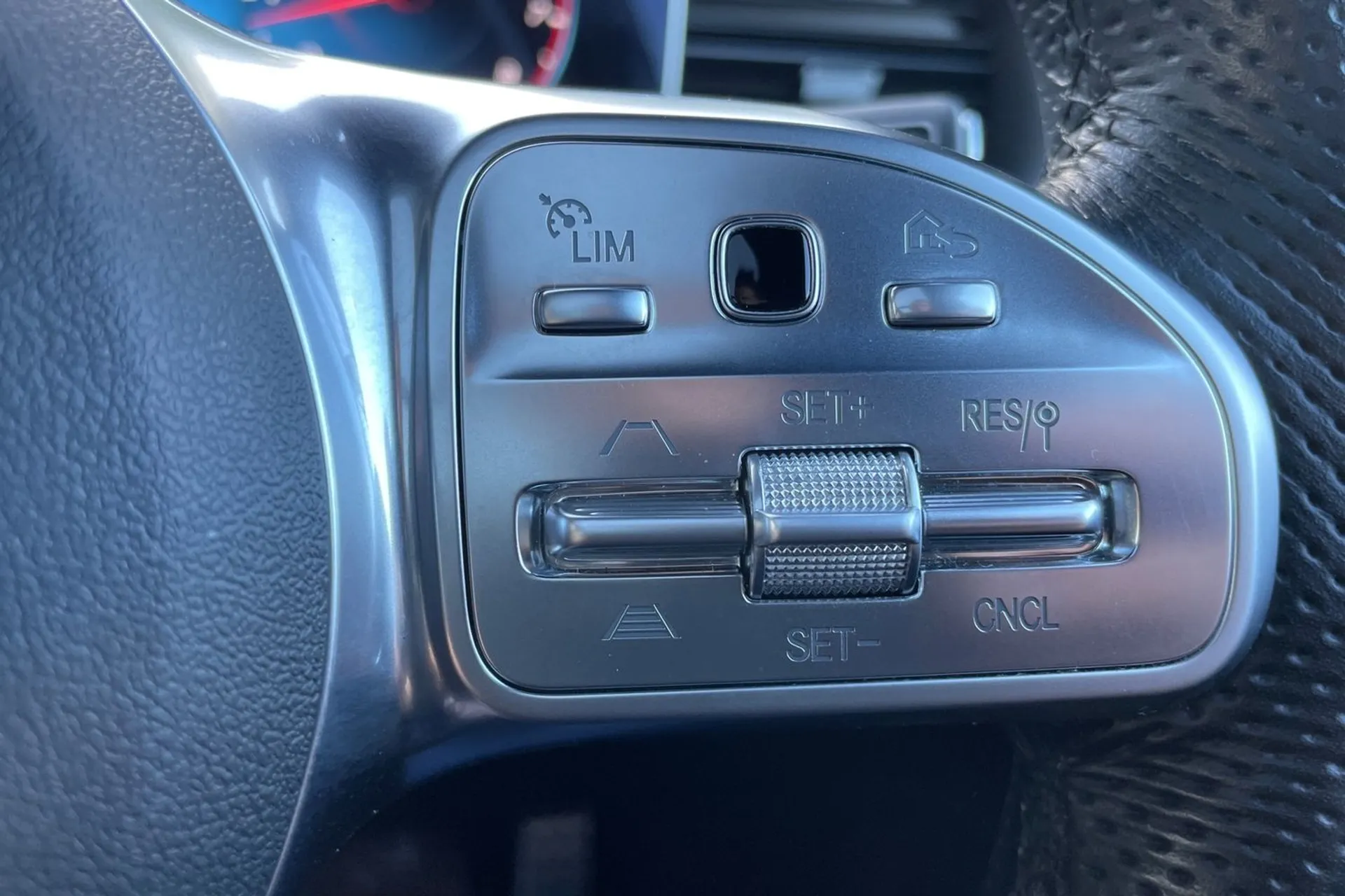 MERCEDES-BENZ GLE thumbnail image number 39