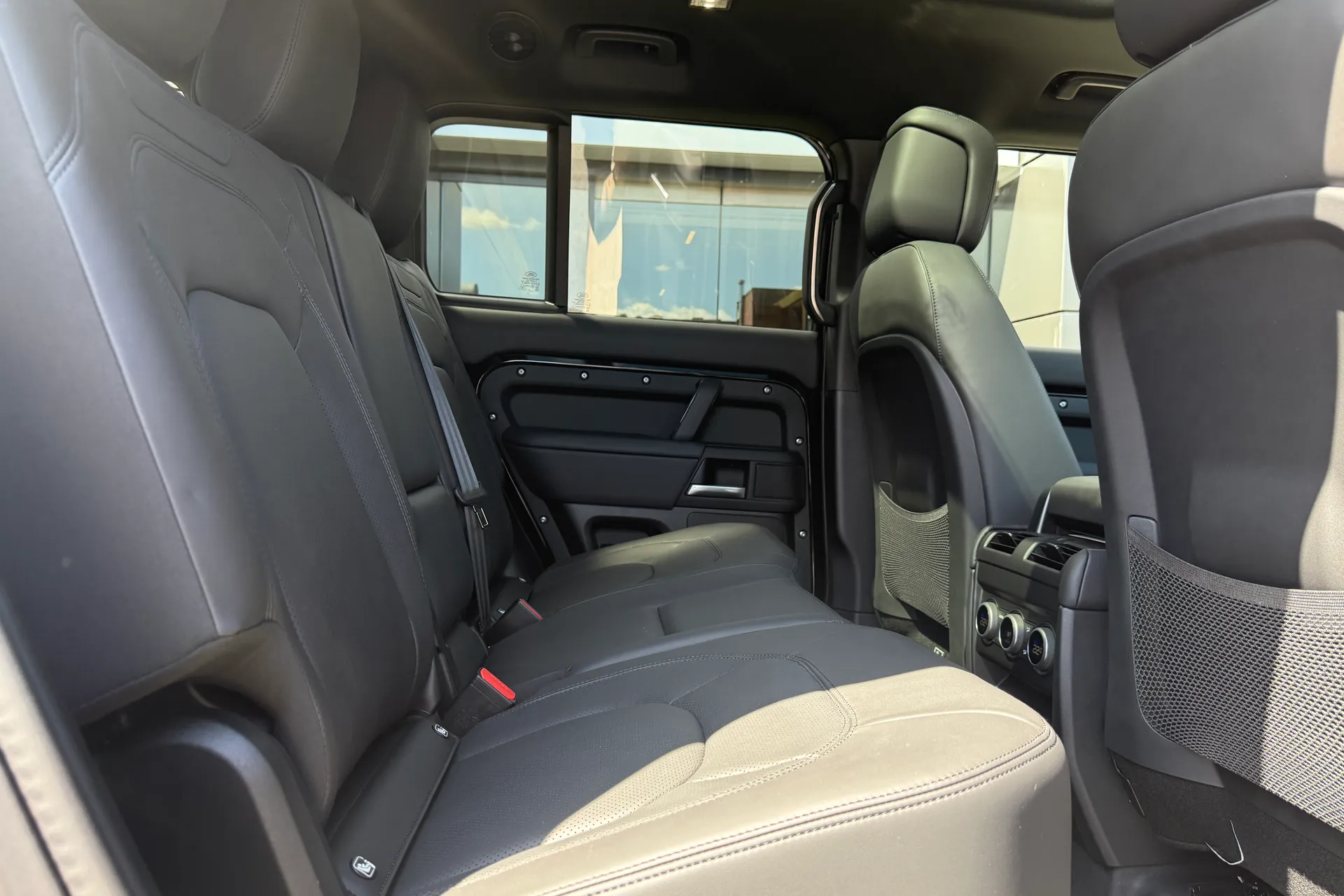 LAND ROVER Defender 130 thumbnail image number 46