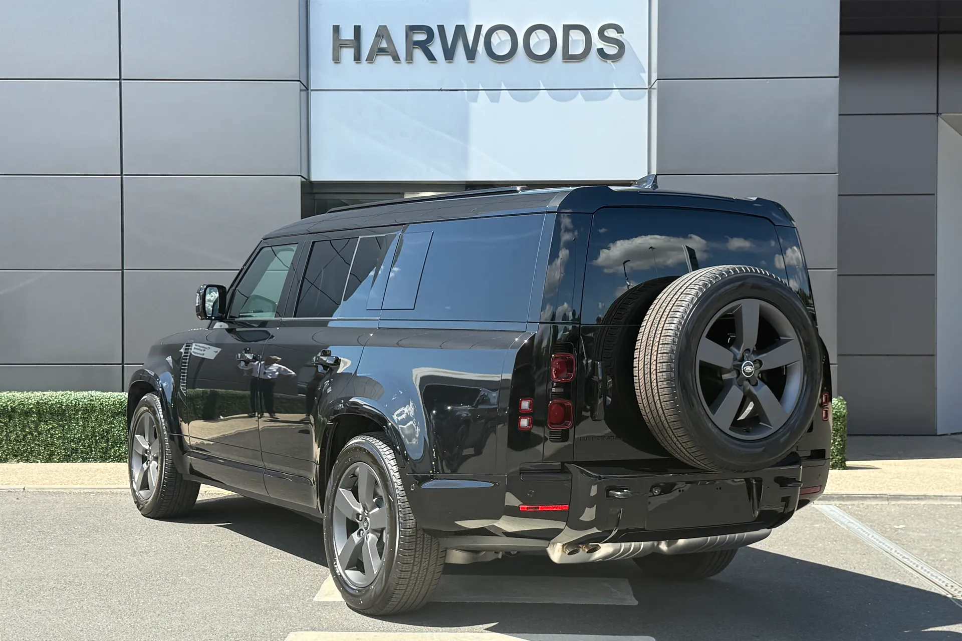 LAND ROVER Defender 130 thumbnail image number 15