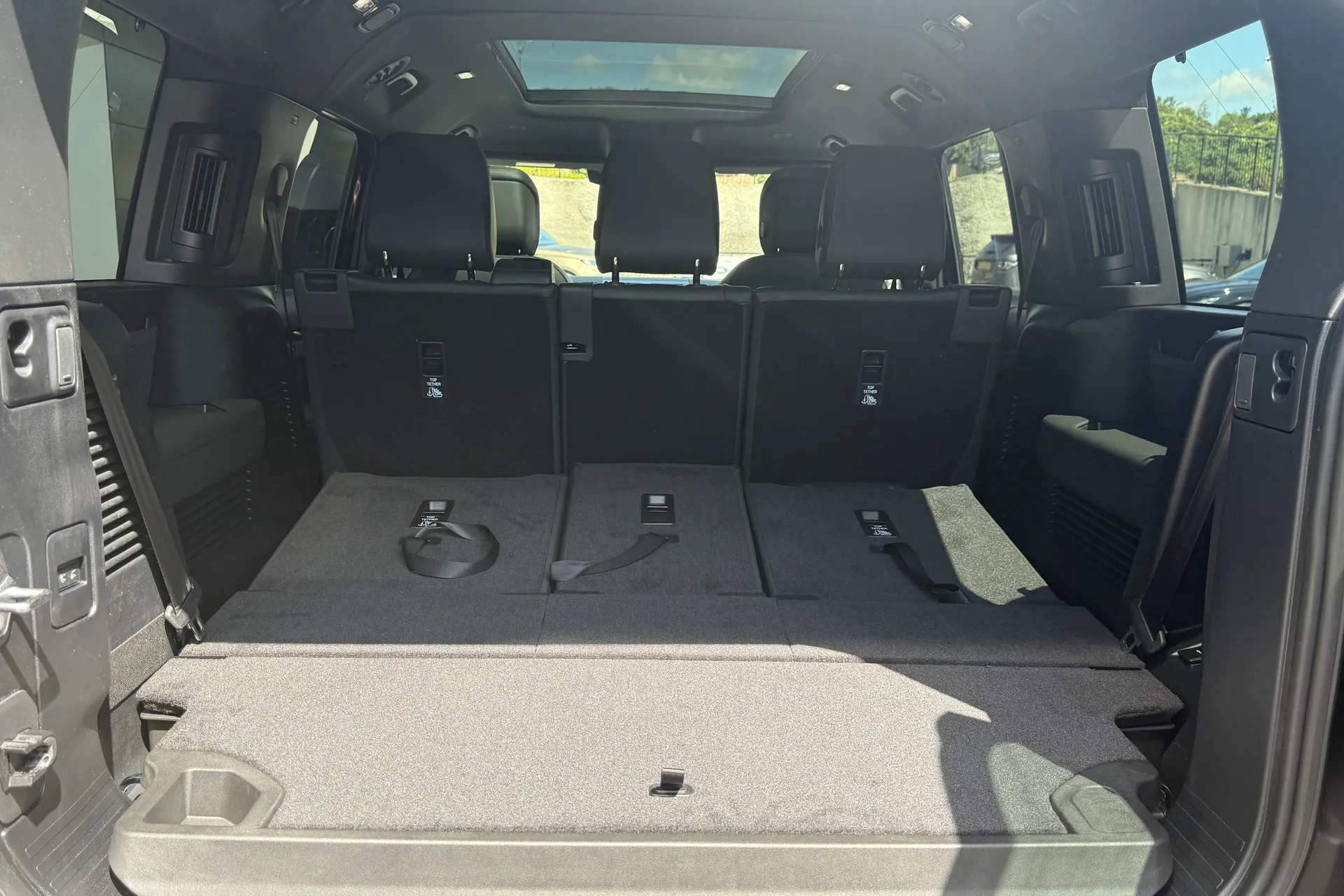 LAND ROVER Defender 130 thumbnail image number 54