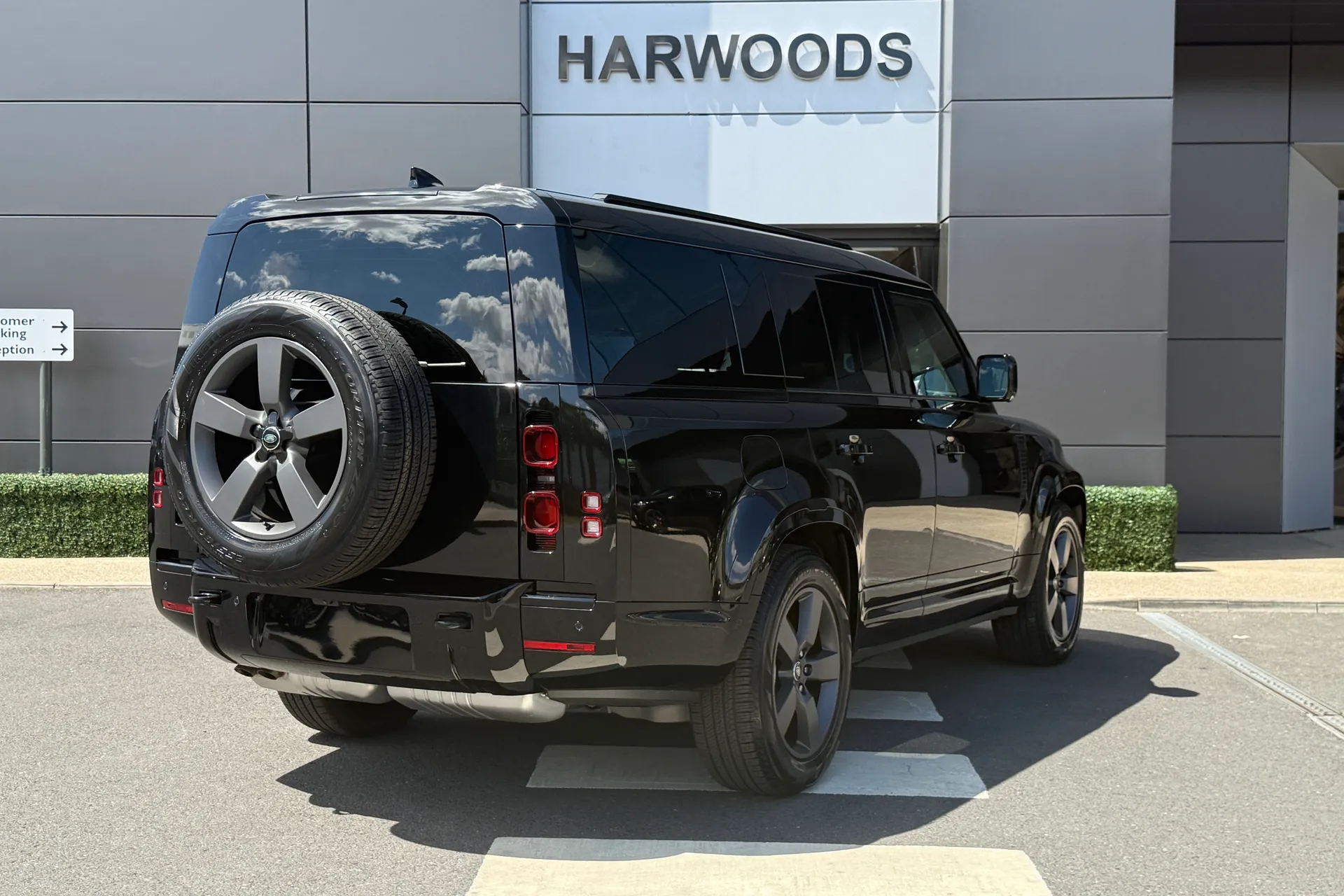 LAND ROVER Defender 130 thumbnail image number 11