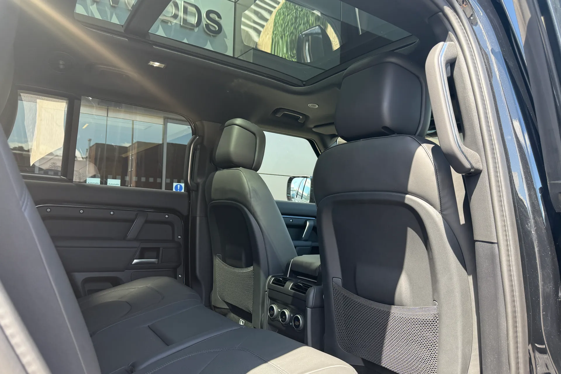 LAND ROVER Defender 130 thumbnail image number 47