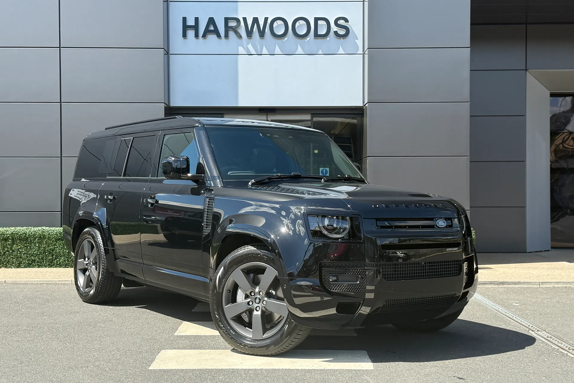 LAND ROVER Defender 130 focused image