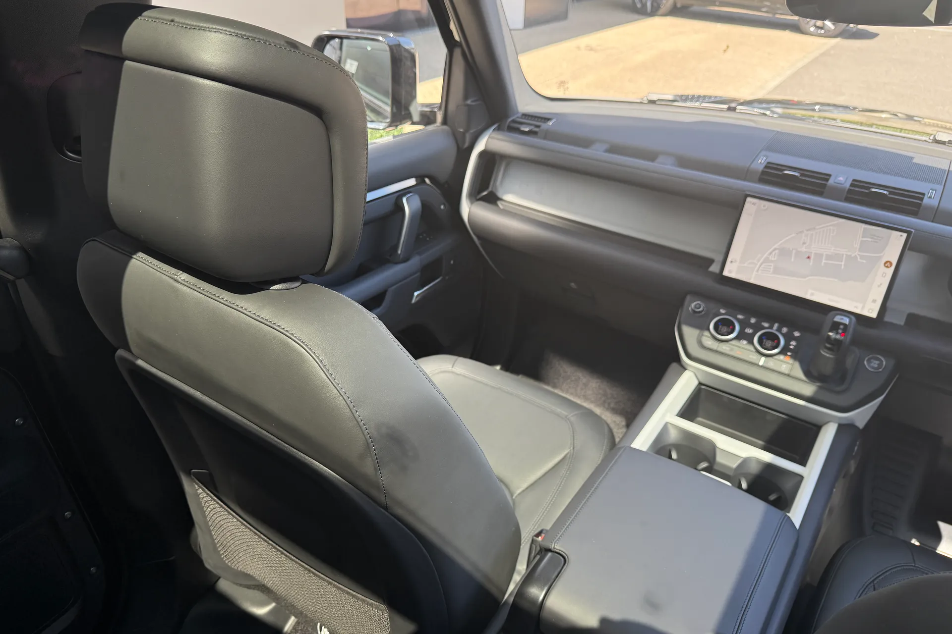 LAND ROVER Defender 130 thumbnail image number 39