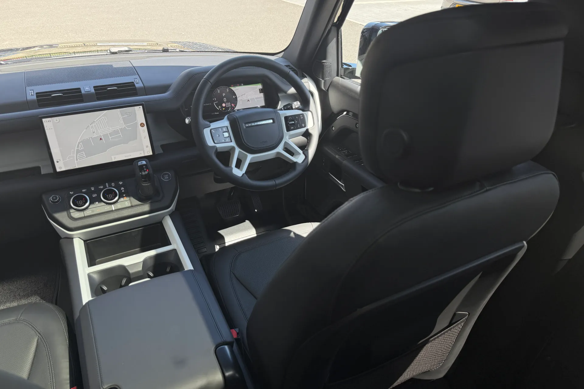 LAND ROVER Defender 130 thumbnail image number 40