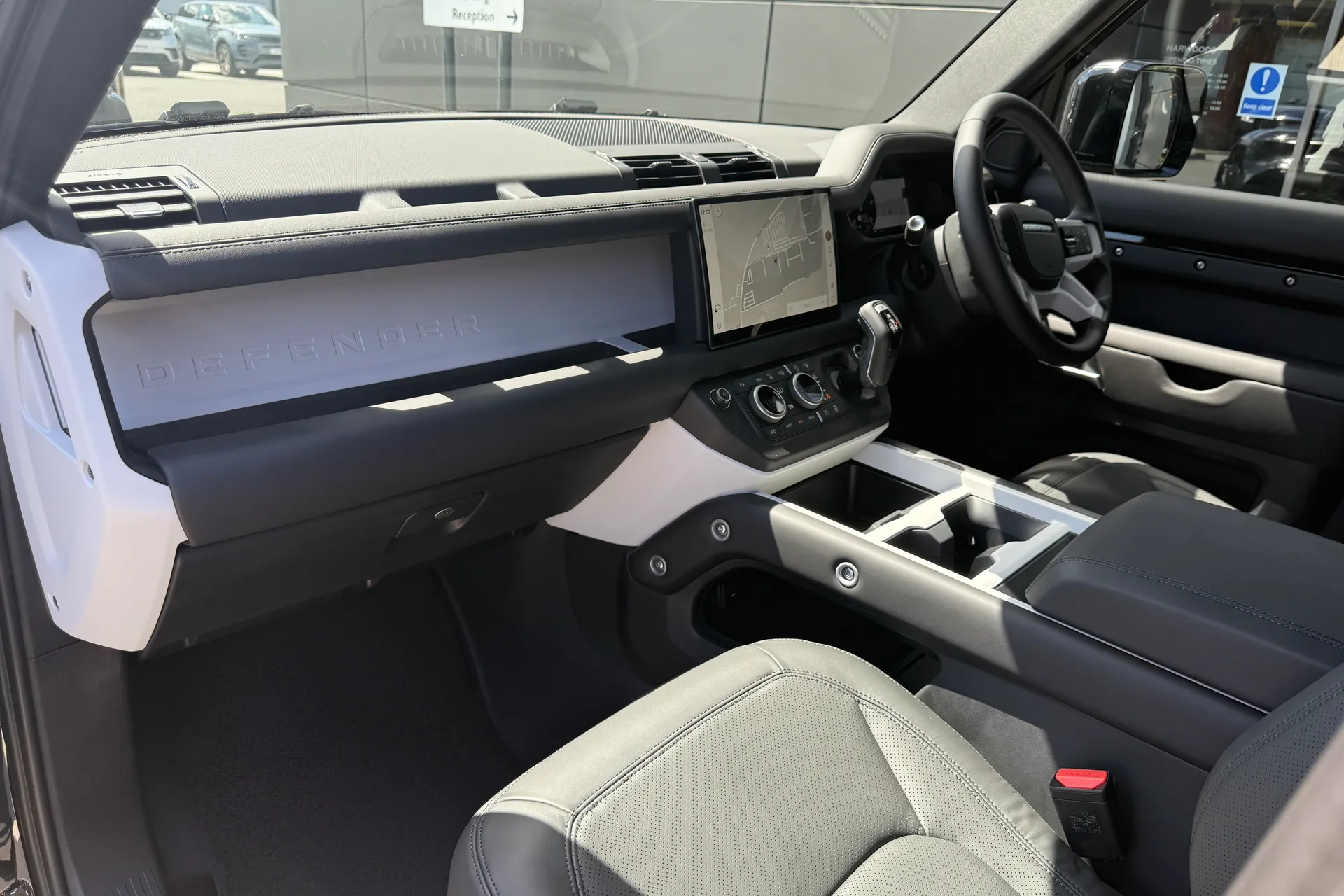 LAND ROVER Defender 130 thumbnail image number 52