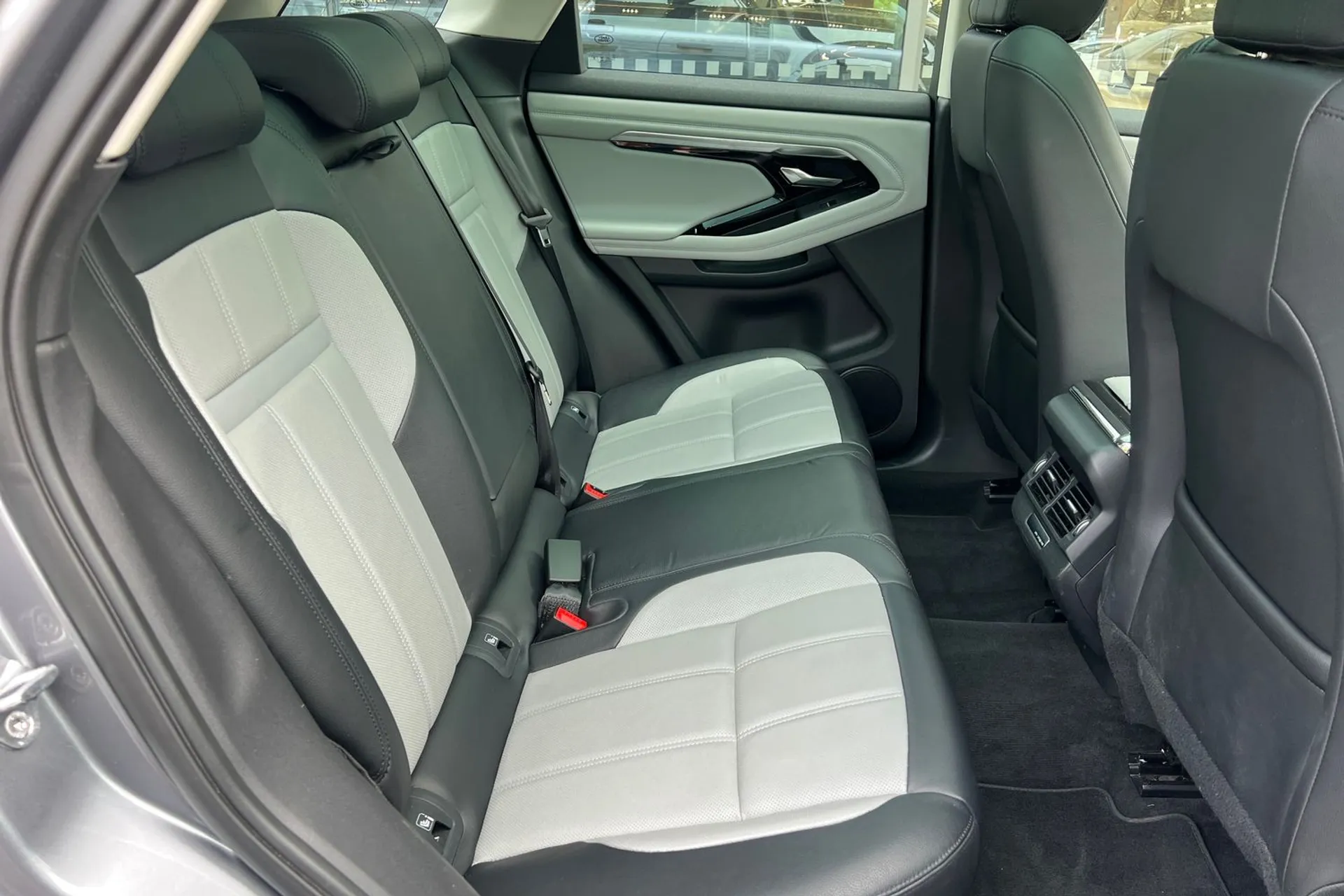 LAND ROVER RANGE ROVER EVOQUE thumbnail image number 33