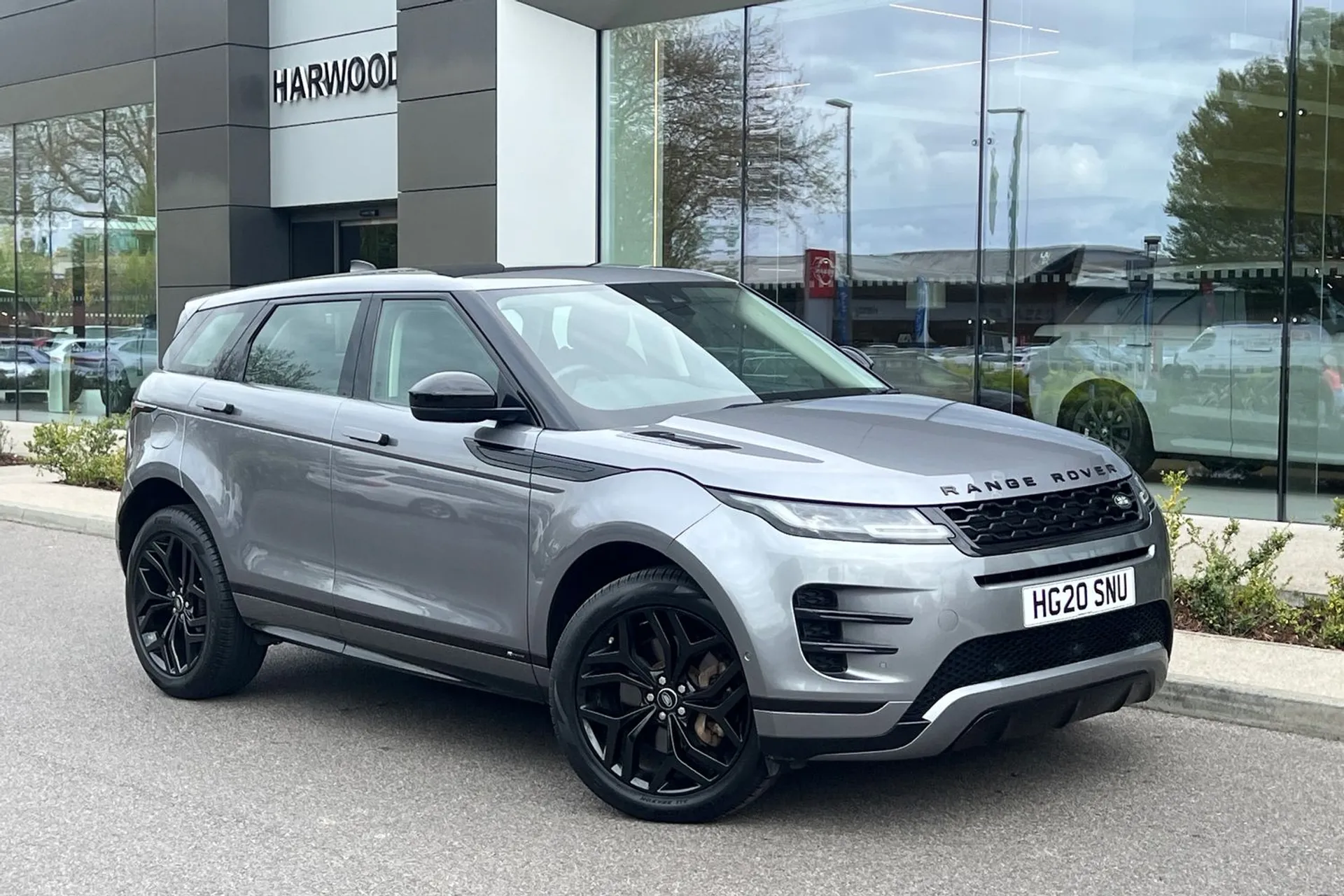 LAND ROVER RANGE ROVER EVOQUE focused image