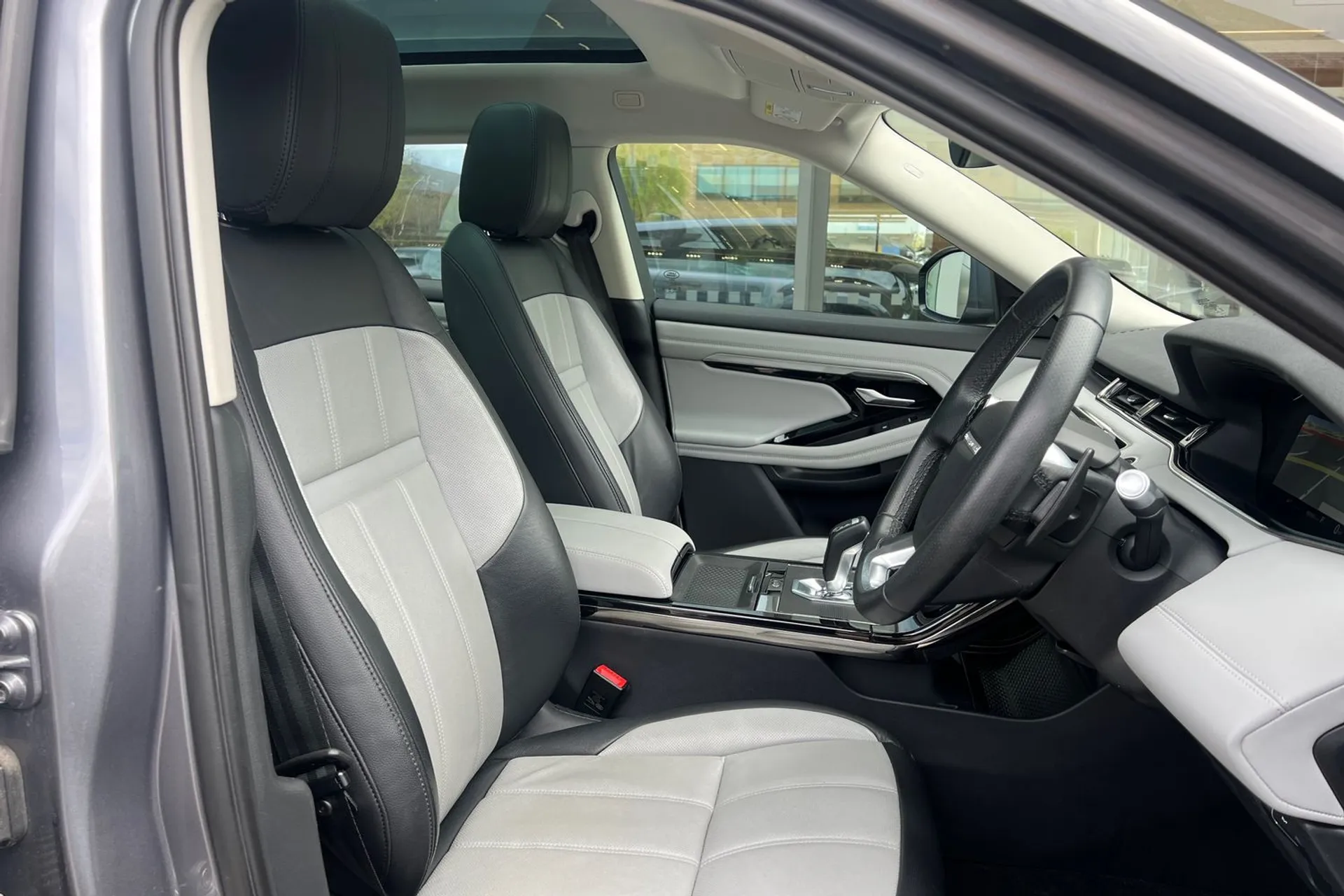 LAND ROVER RANGE ROVER EVOQUE thumbnail image number 39