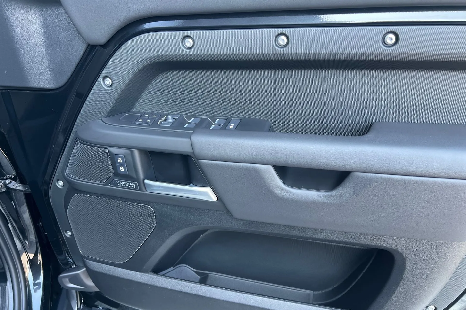 LAND ROVER DEFENDER thumbnail image number 20