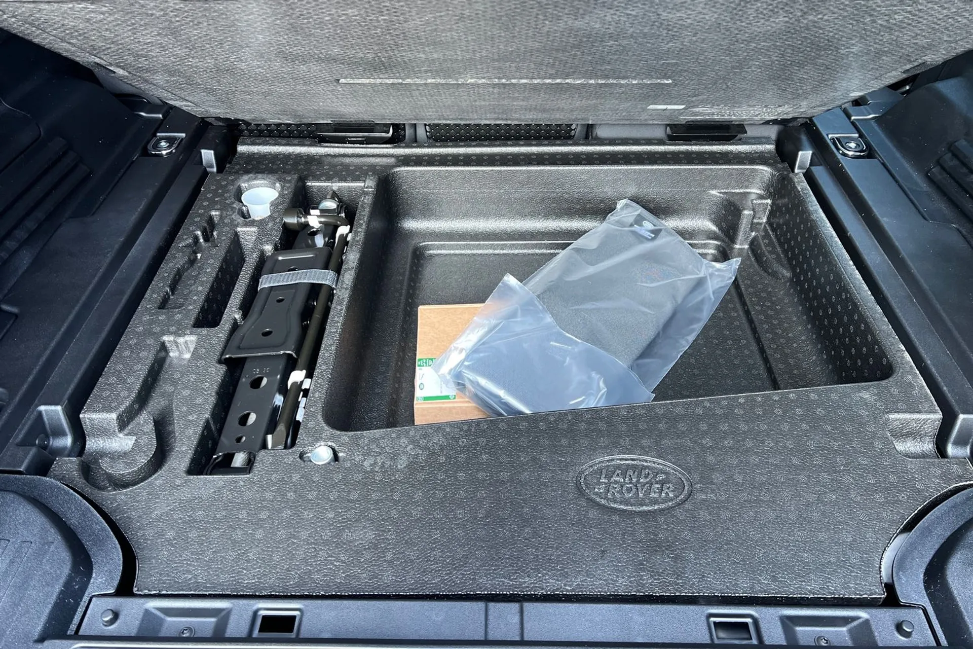 LAND ROVER DEFENDER thumbnail image number 43