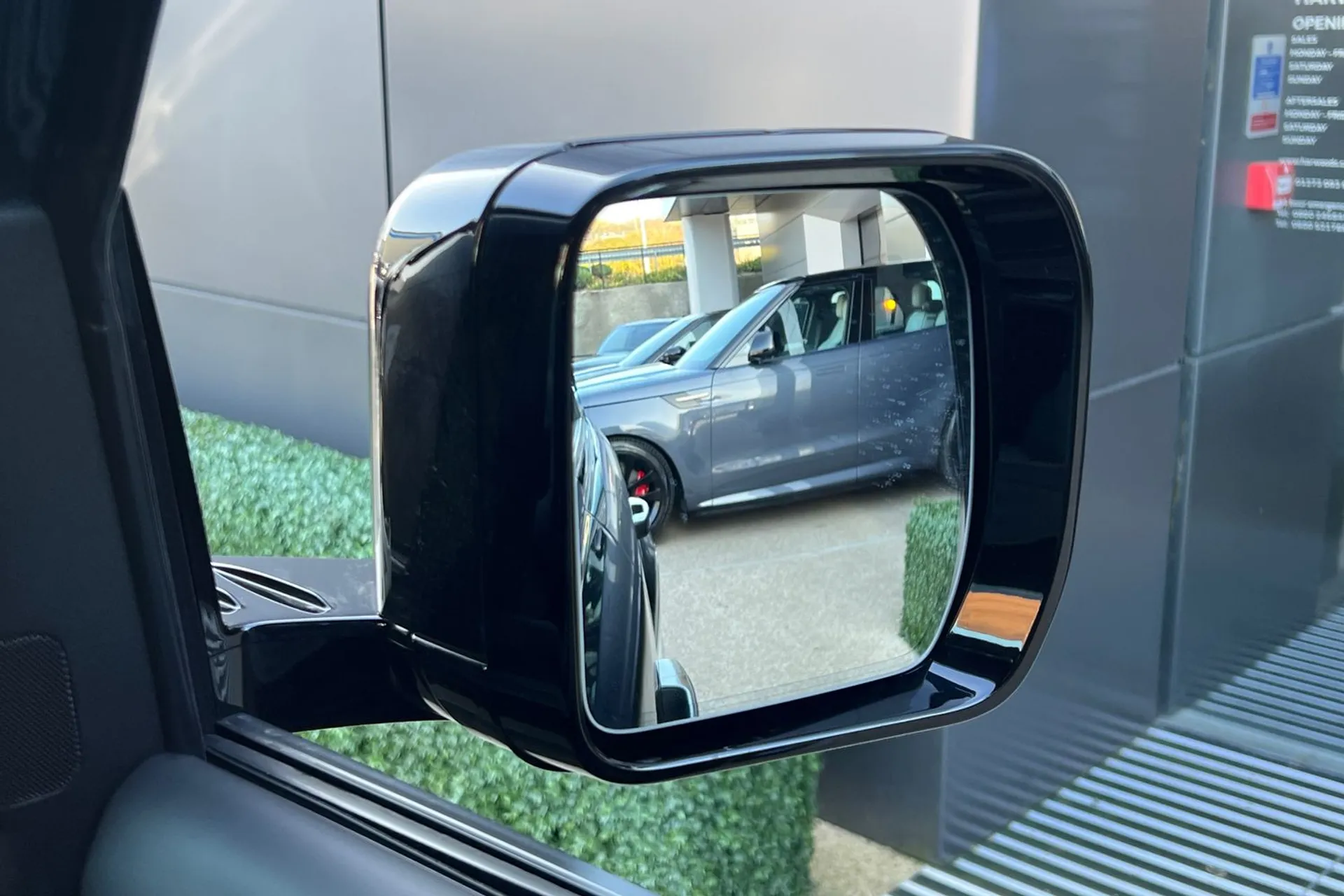 LAND ROVER DEFENDER thumbnail image number 8