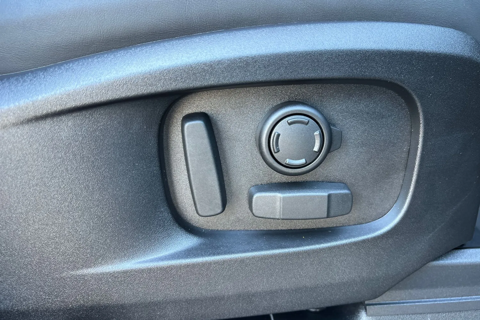 LAND ROVER DEFENDER thumbnail image number 19