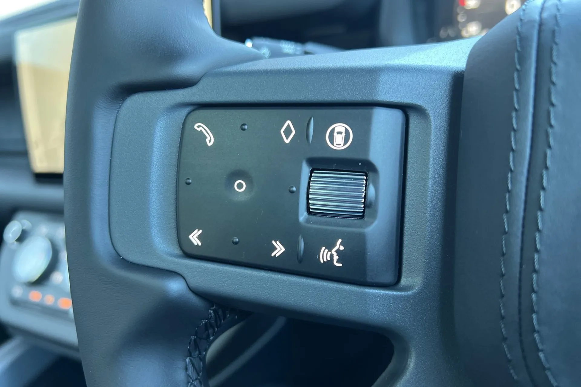 LAND ROVER DEFENDER thumbnail image number 34