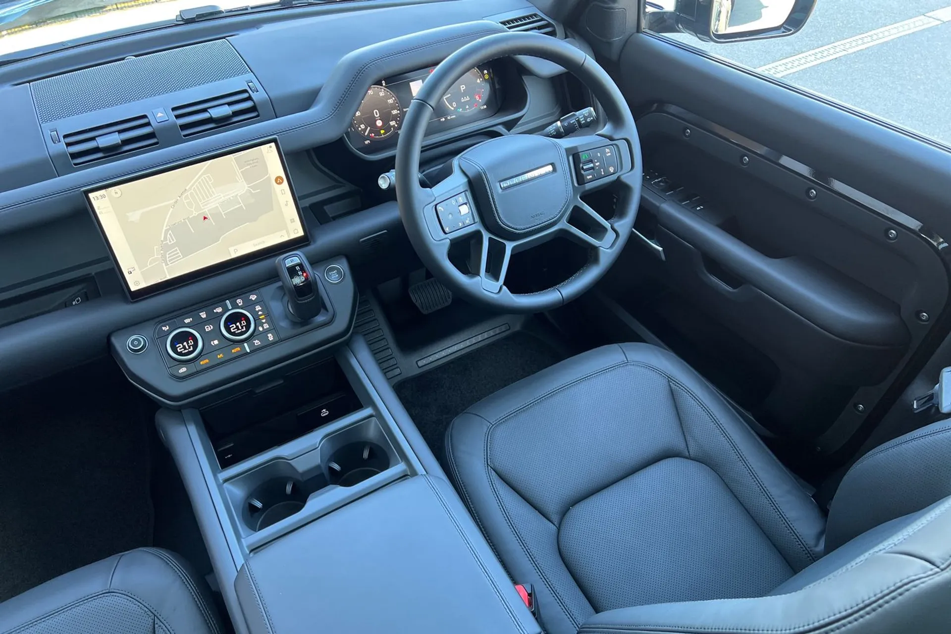 LAND ROVER DEFENDER thumbnail image number 57