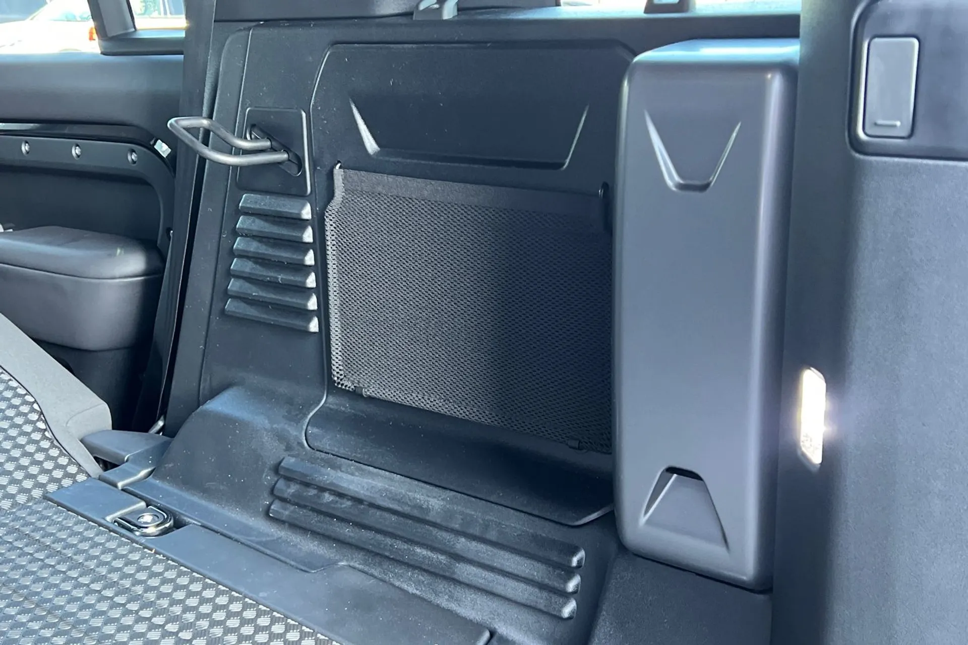 LAND ROVER DEFENDER thumbnail image number 46