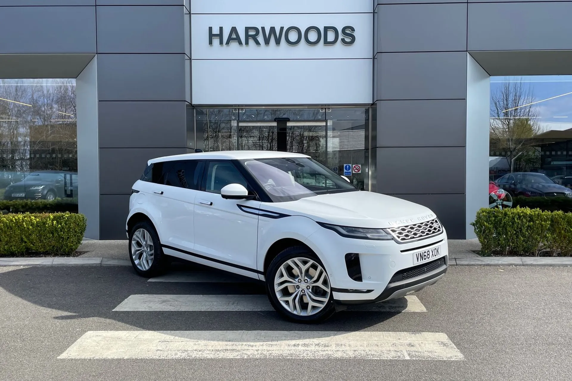LAND ROVER RANGE ROVER EVOQUE focused image