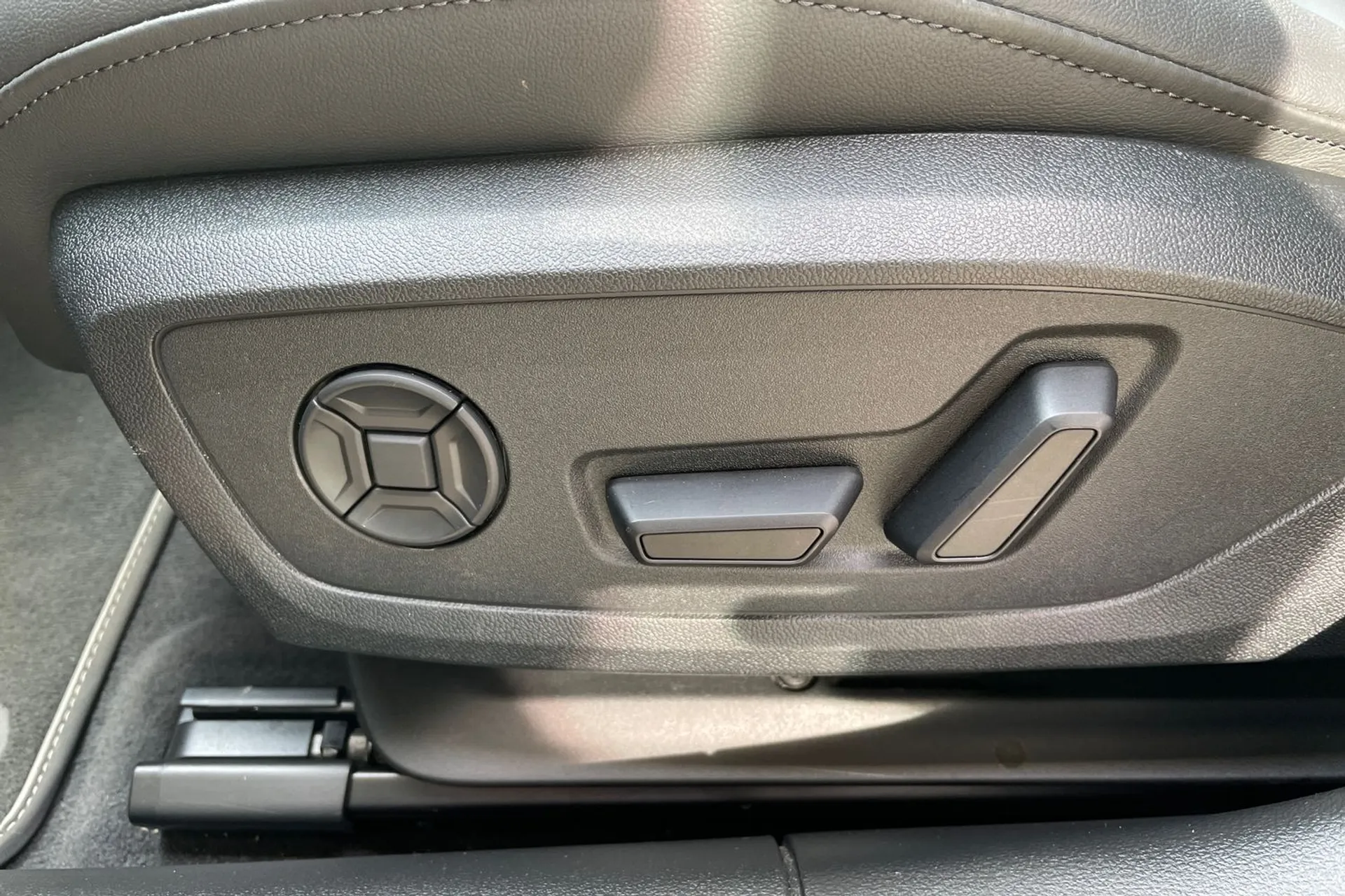 Audi A6 thumbnail image number 28