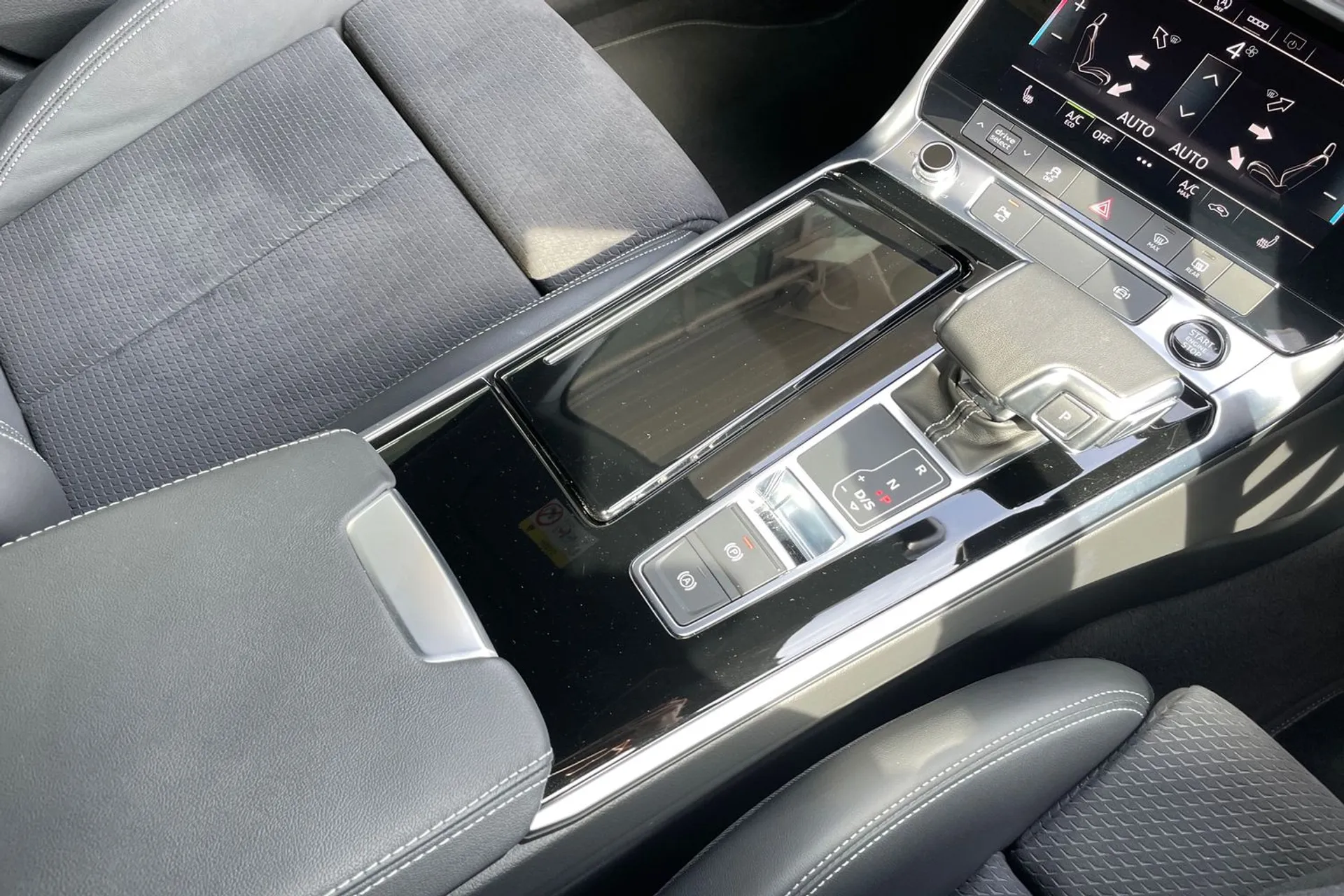 Audi A6 thumbnail image number 40