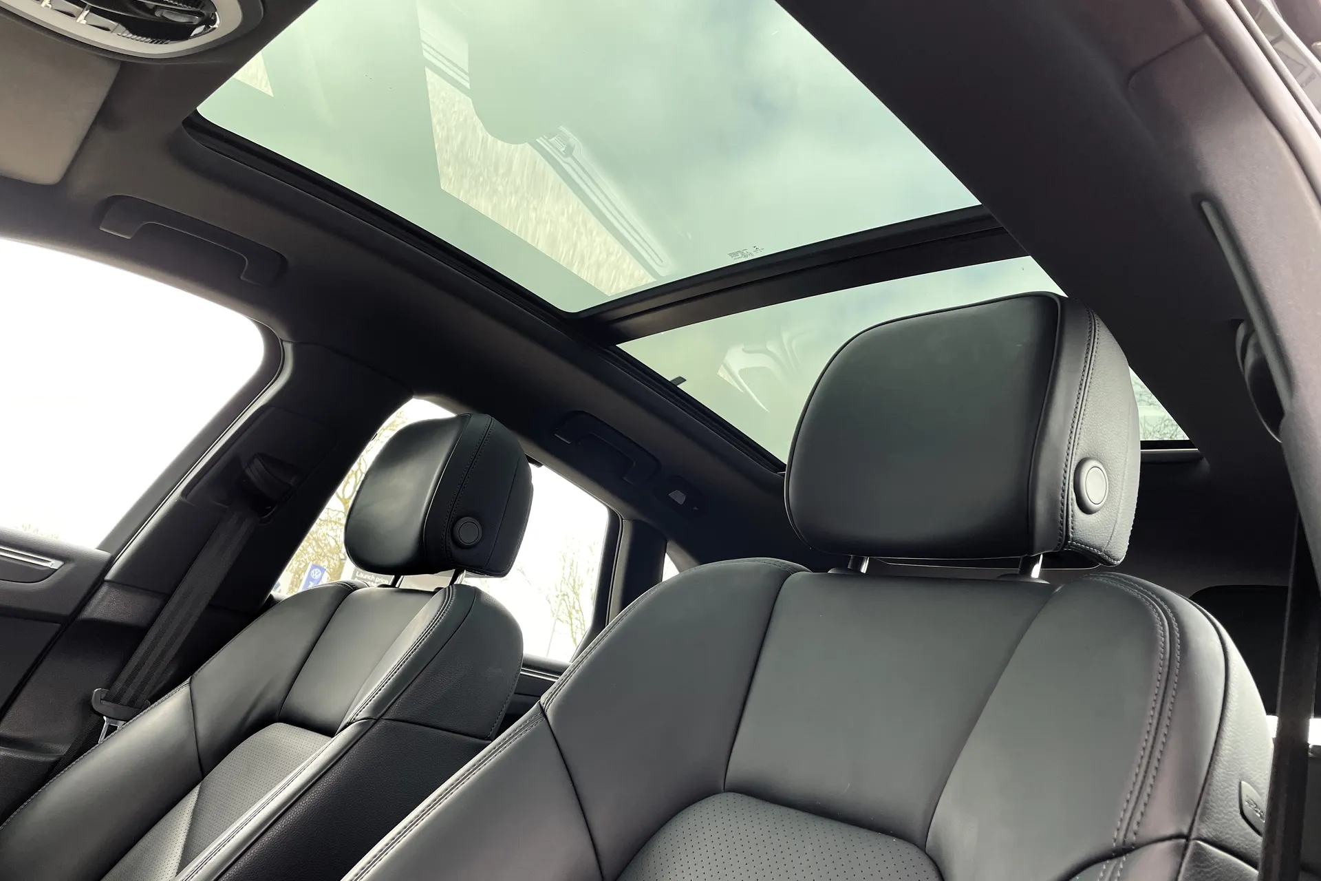 Porsche MACAN thumbnail image number 4