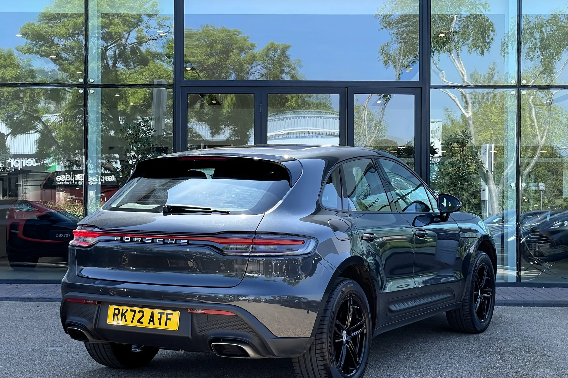 Porsche MACAN thumbnail image number 14