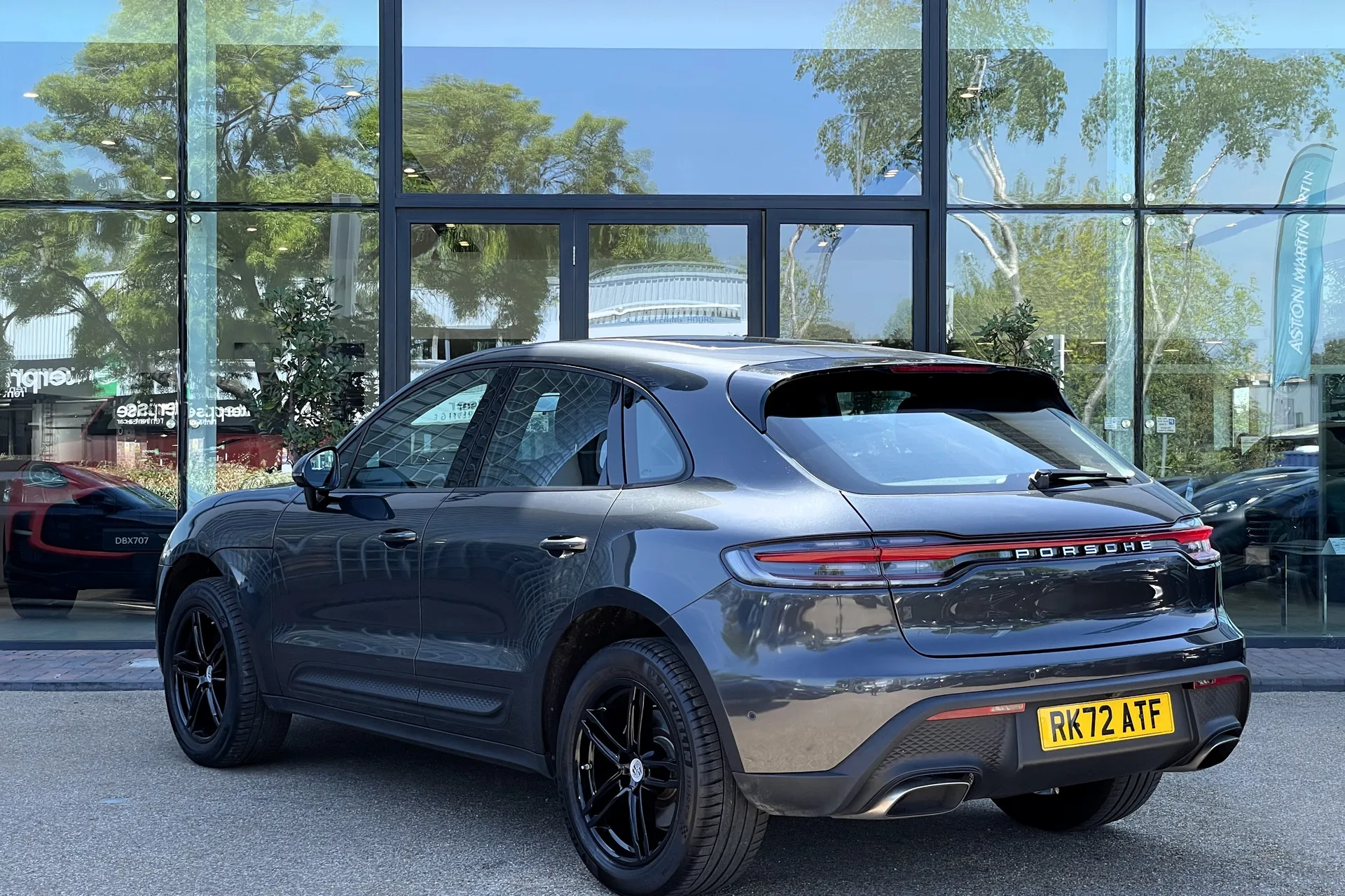 Porsche MACAN thumbnail image number 16