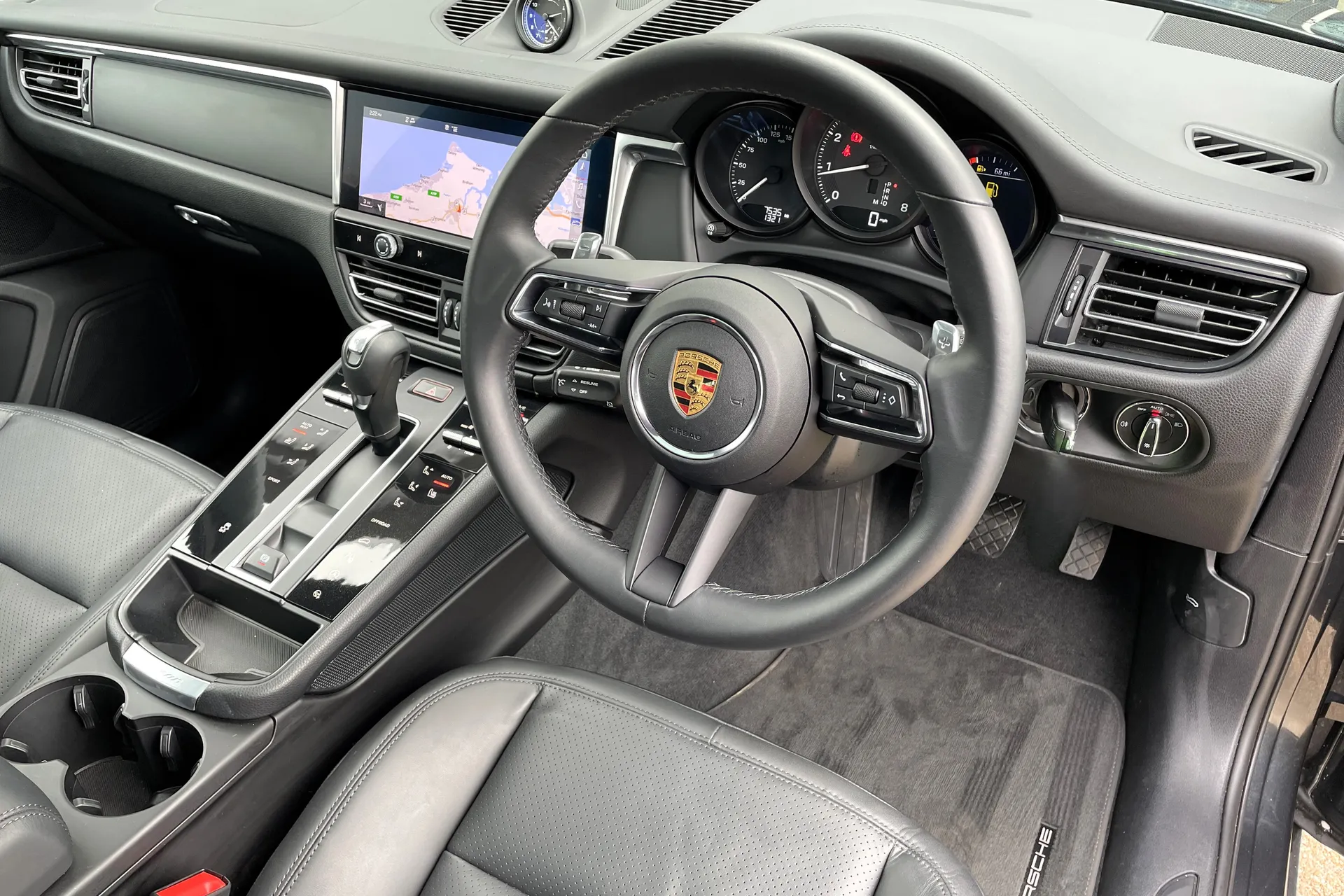 Porsche MACAN thumbnail image number 25